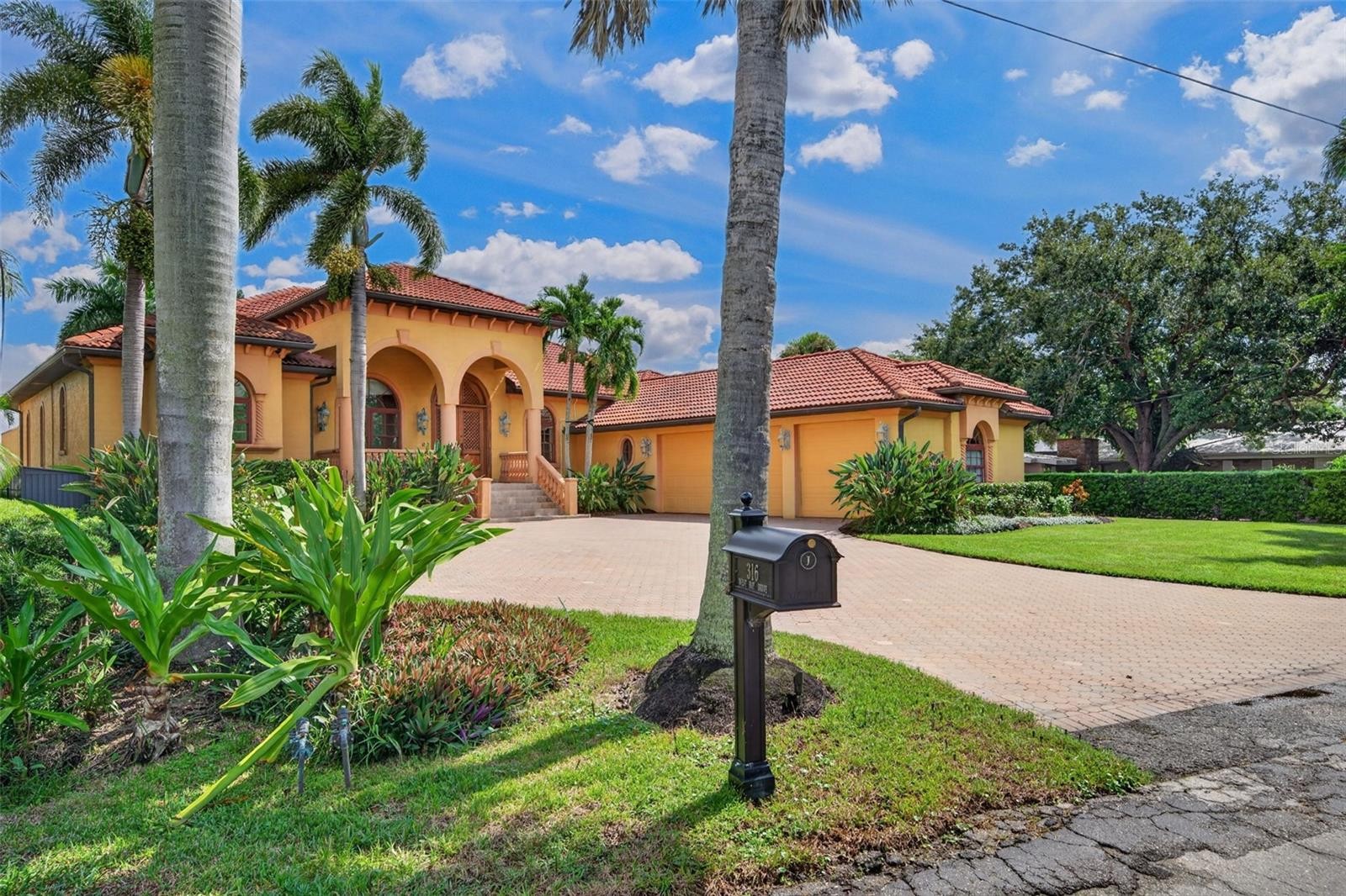 316 W BAY DR