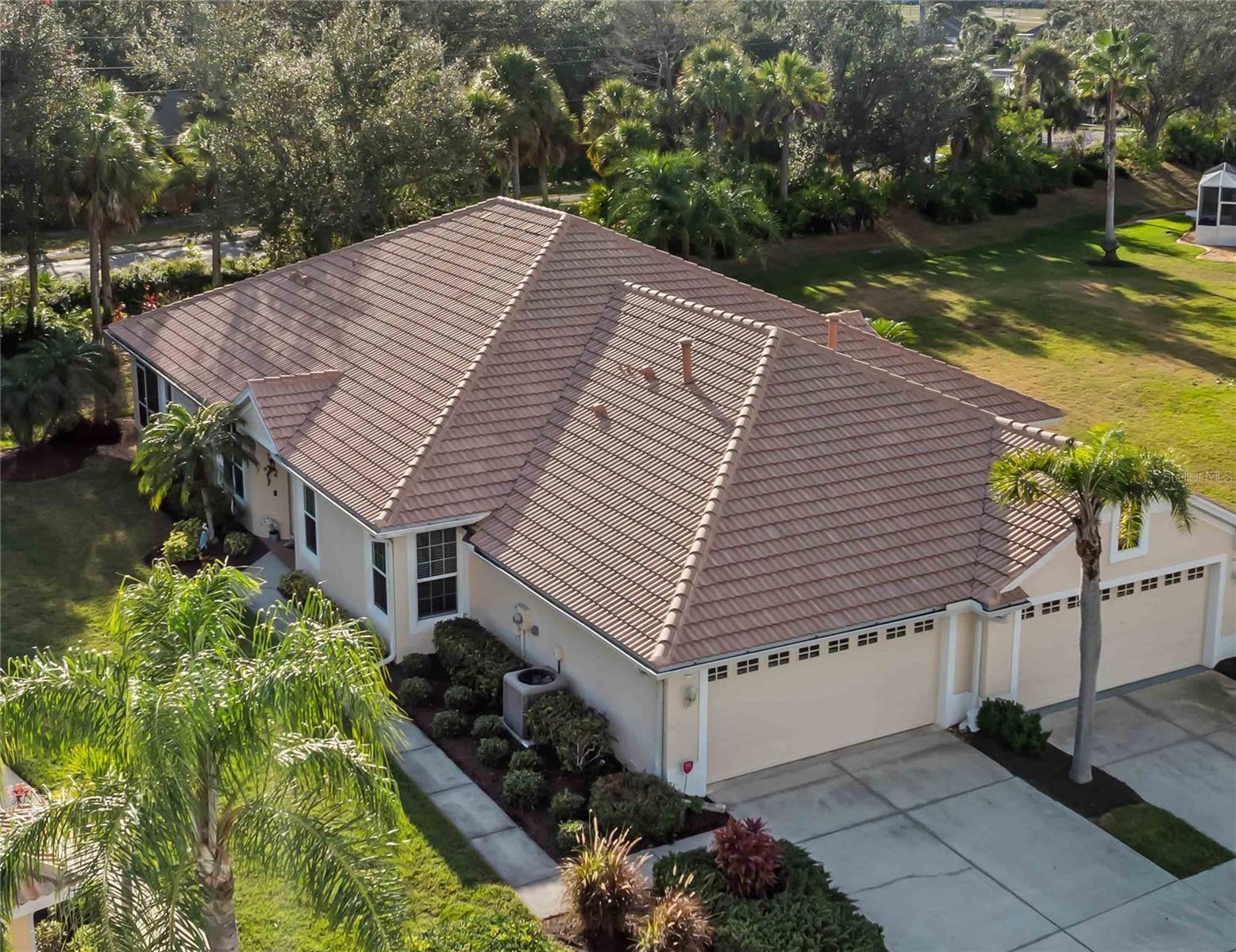 4827 WHISPERING OAKS DR