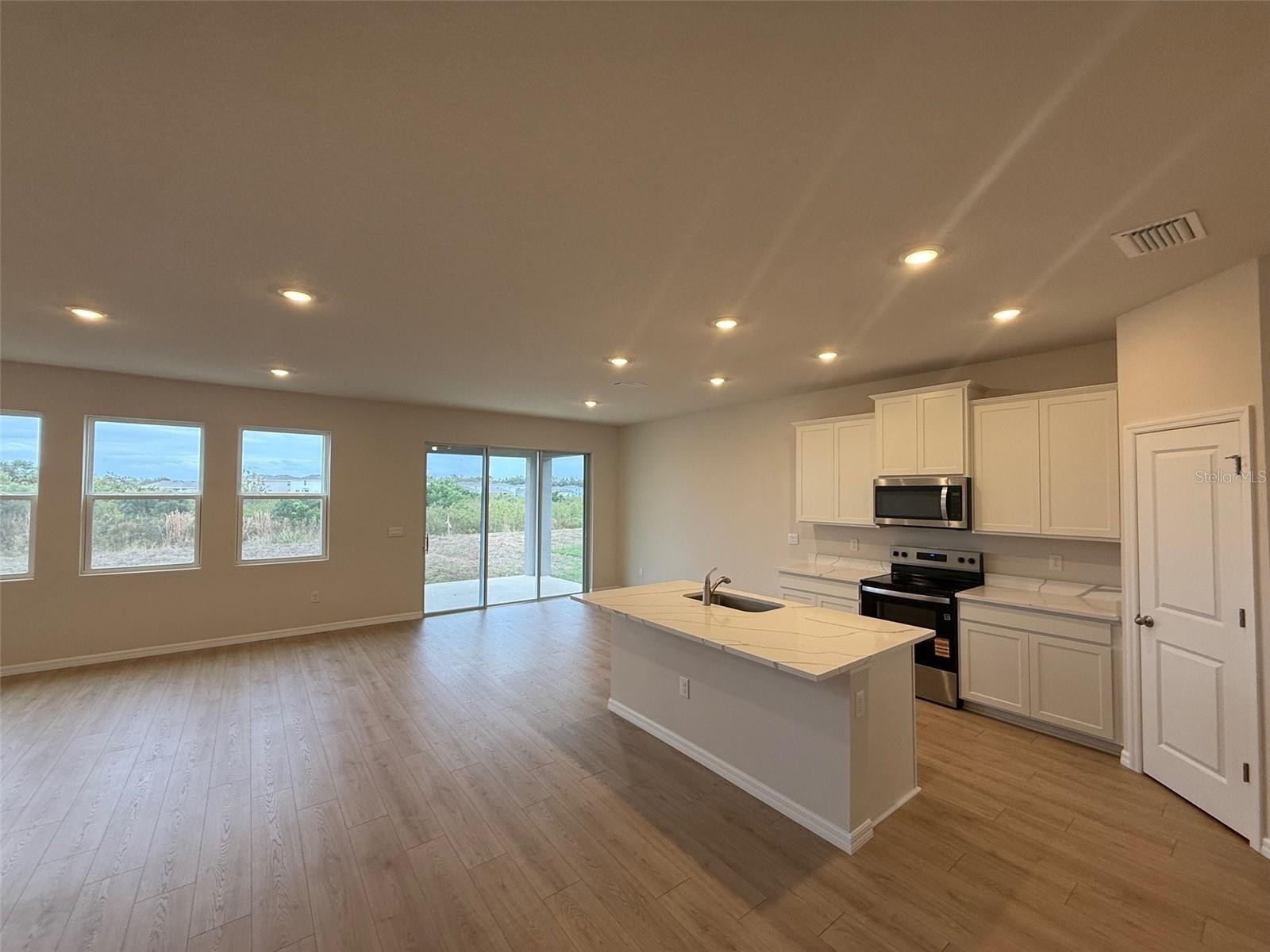 5524 SILVER MOONLIGHT DR