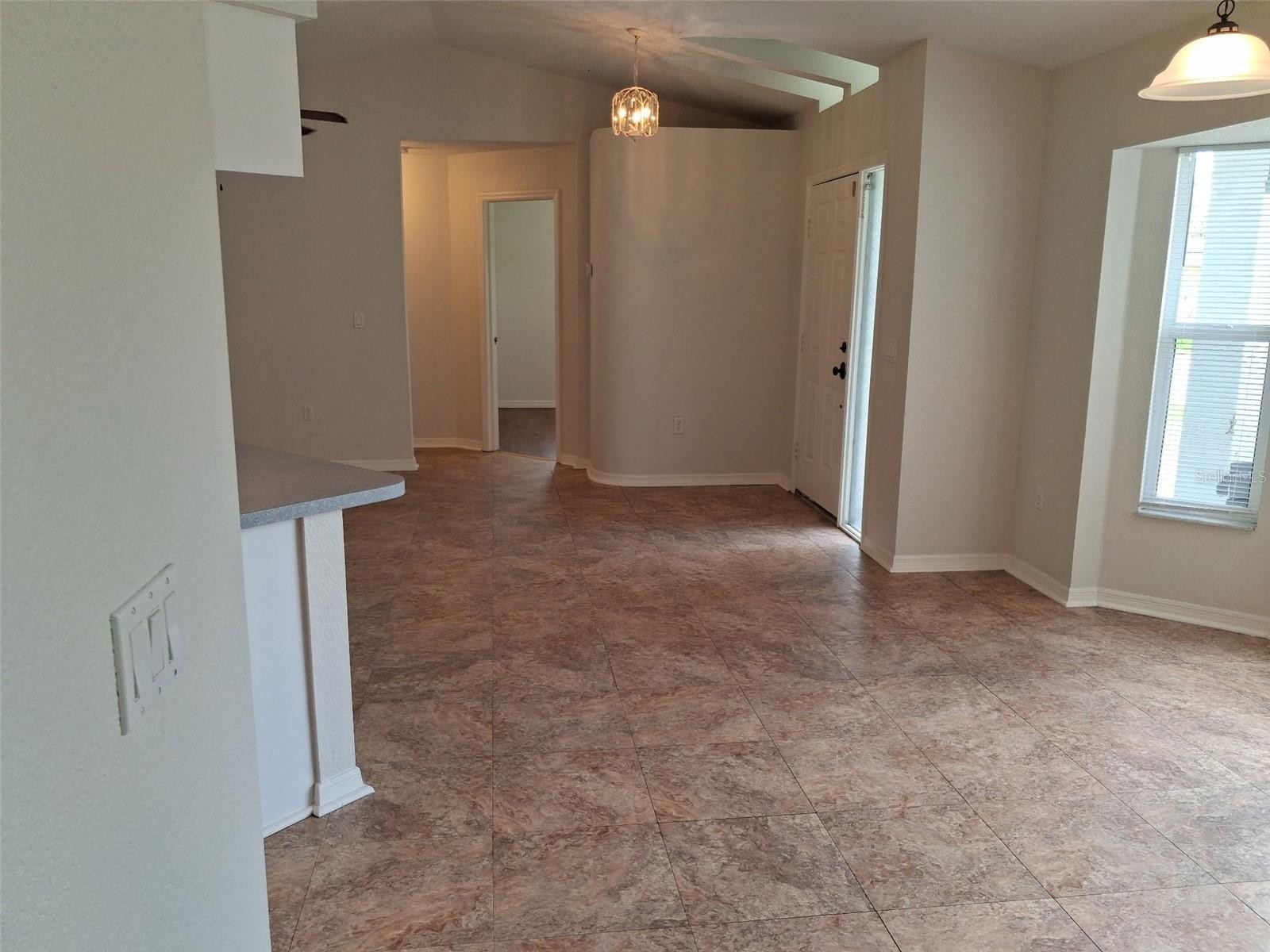 2420 DUMONT LN