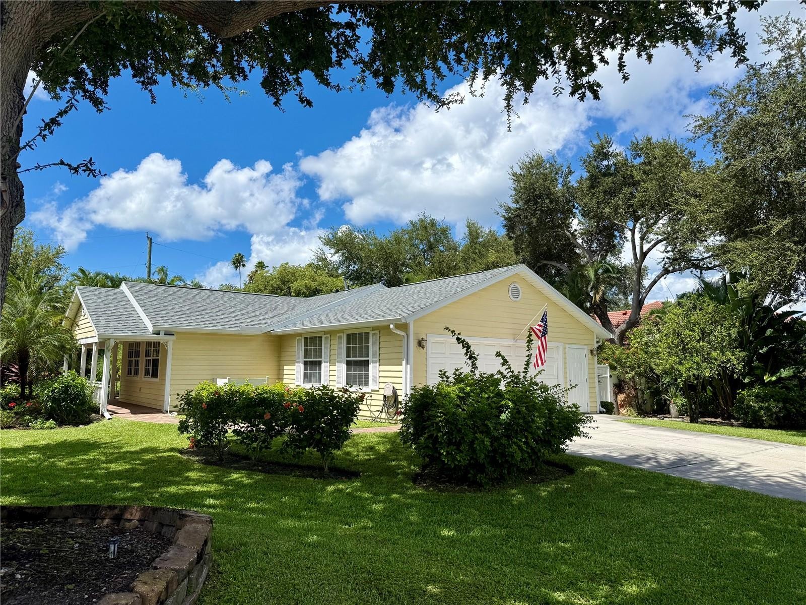 1689 ALTA VISTA ST
