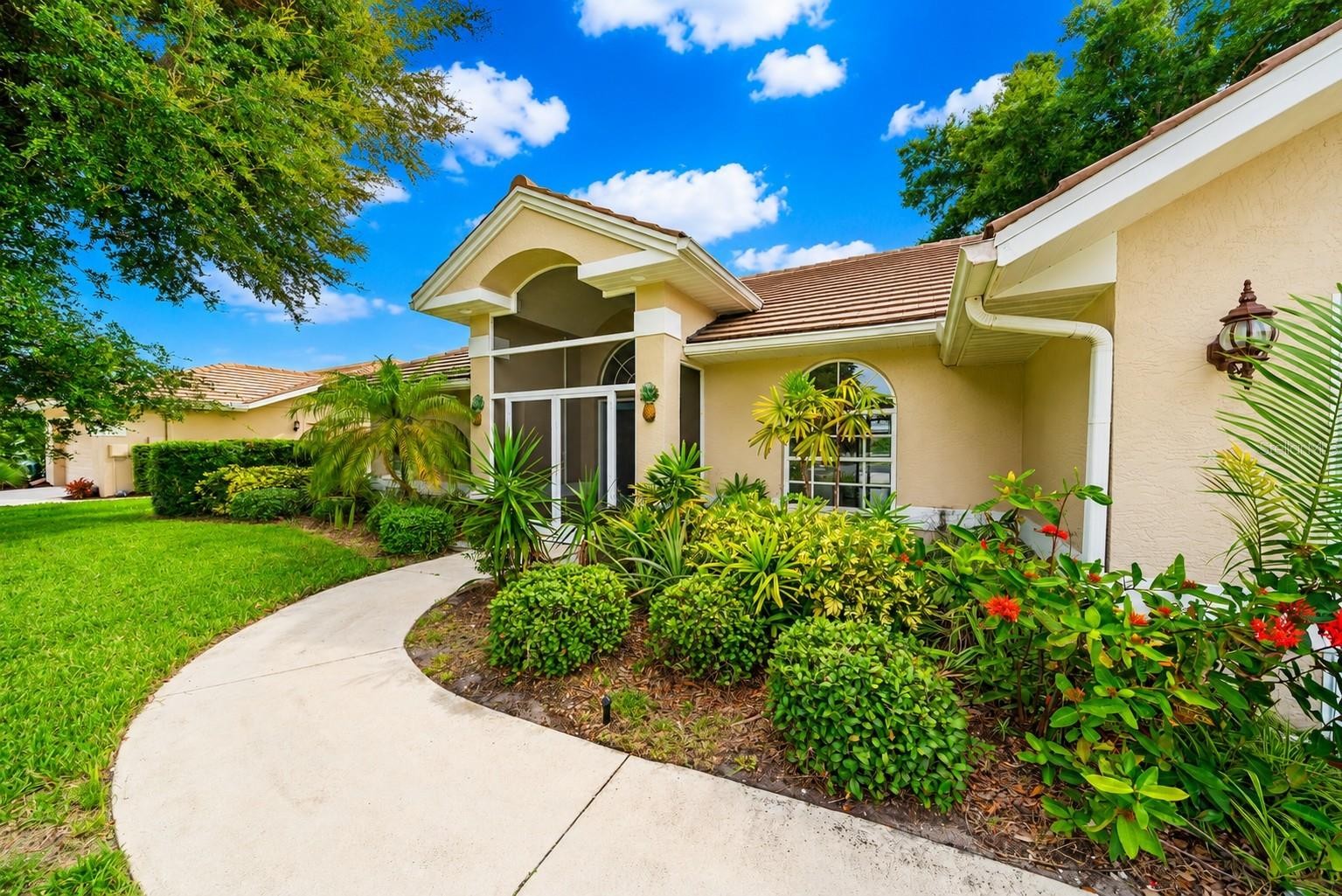 555 PARK ESTATES SQ