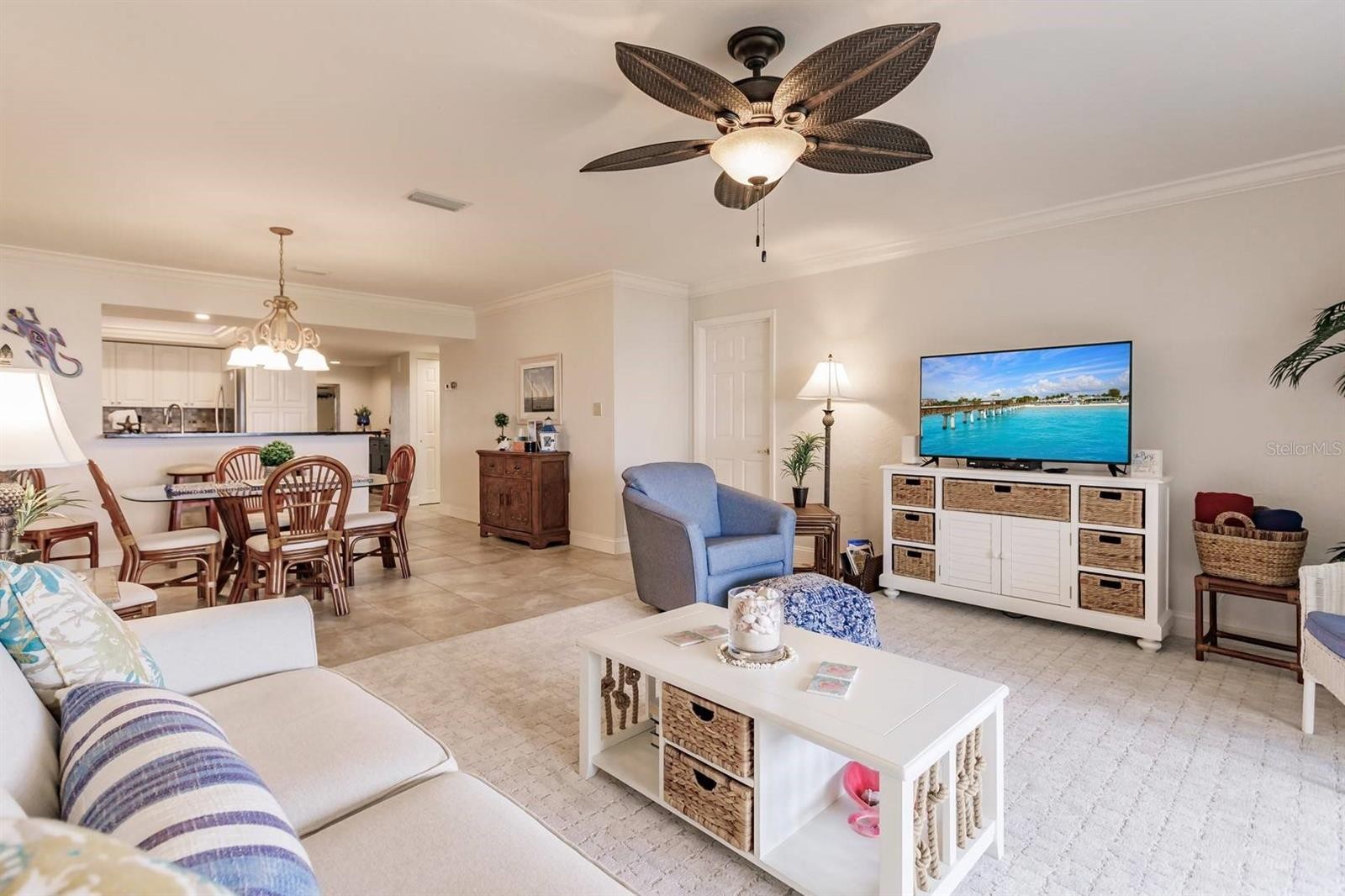 1125 W PEPPERTREE DR #605