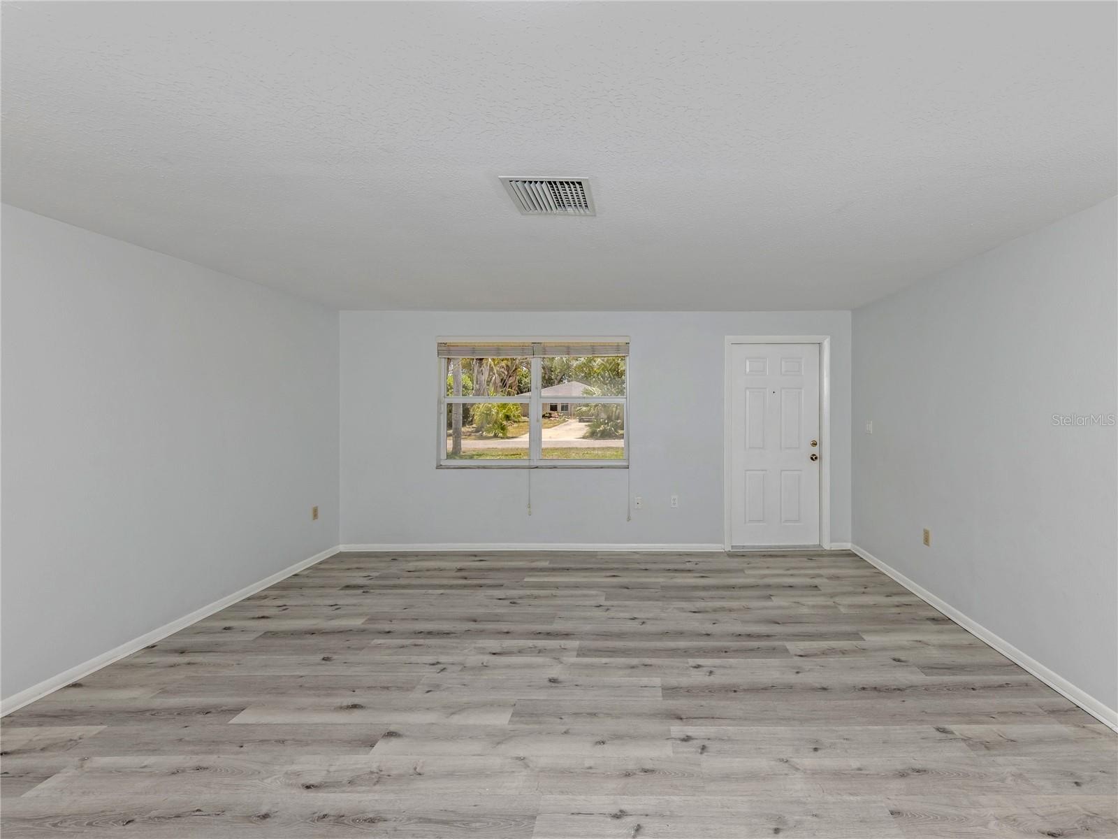 320 PAVONIA RD