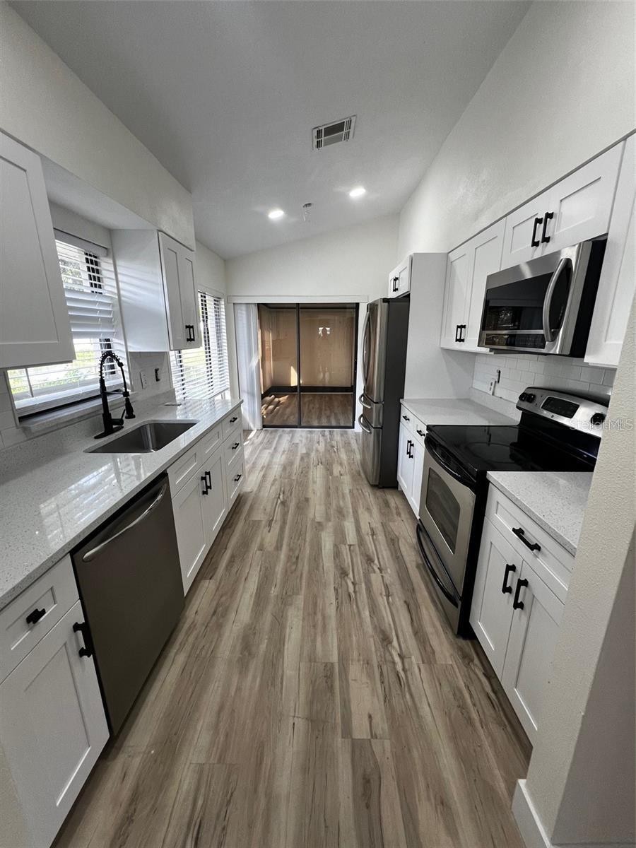 339 PEMBROKE LN S #228