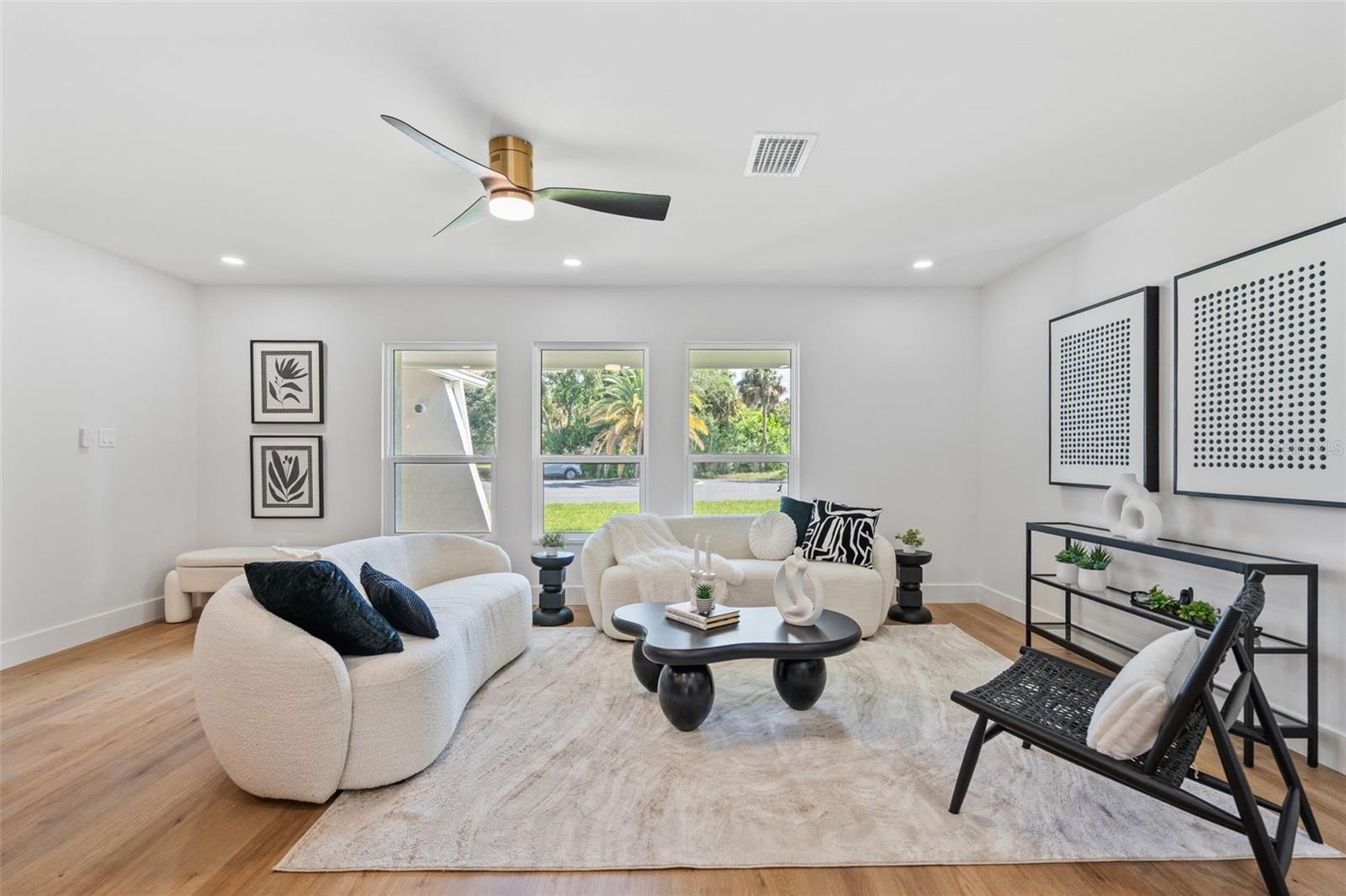 670 VENICE LN