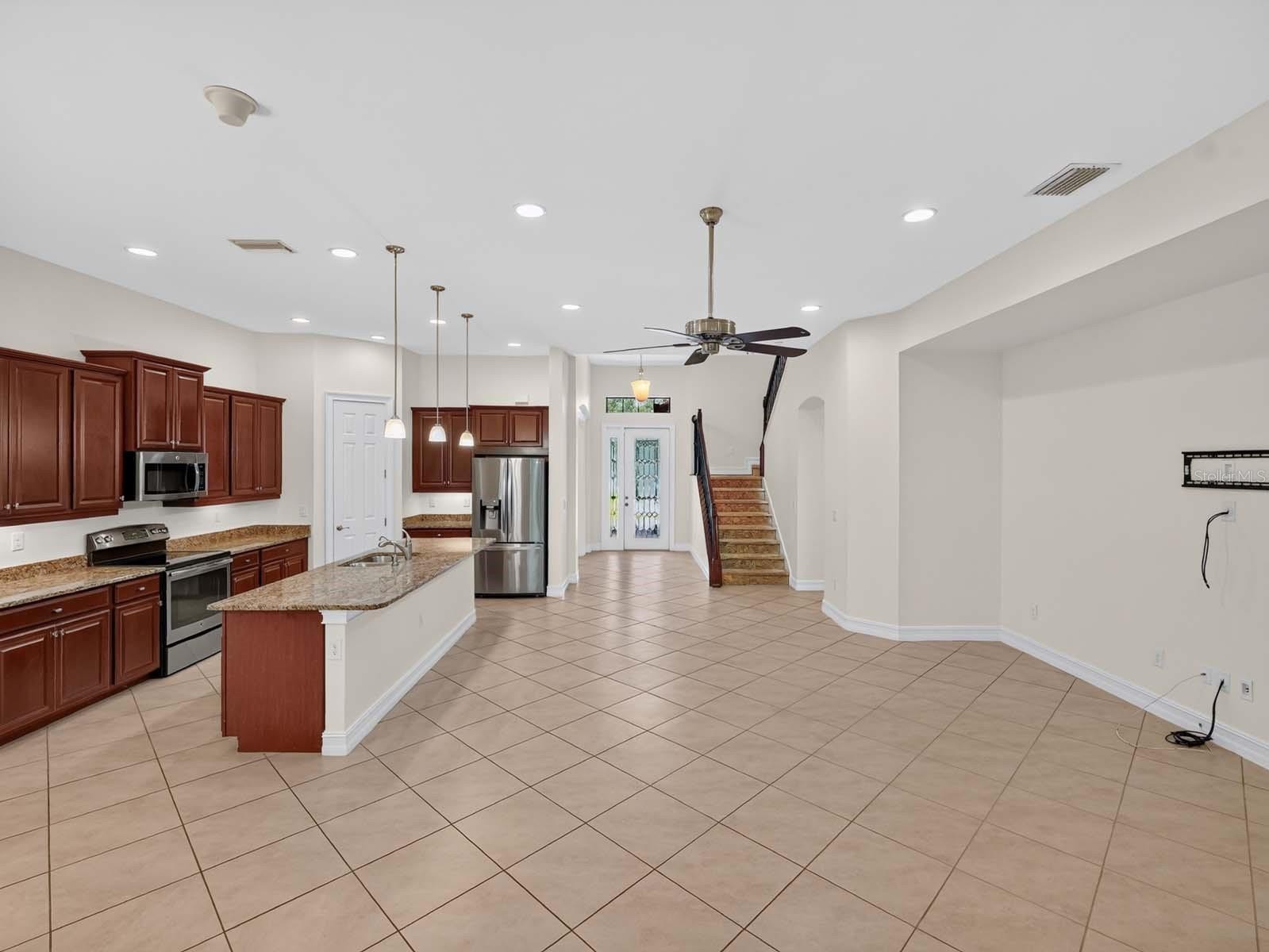 1093 BLUFFWOOD DR