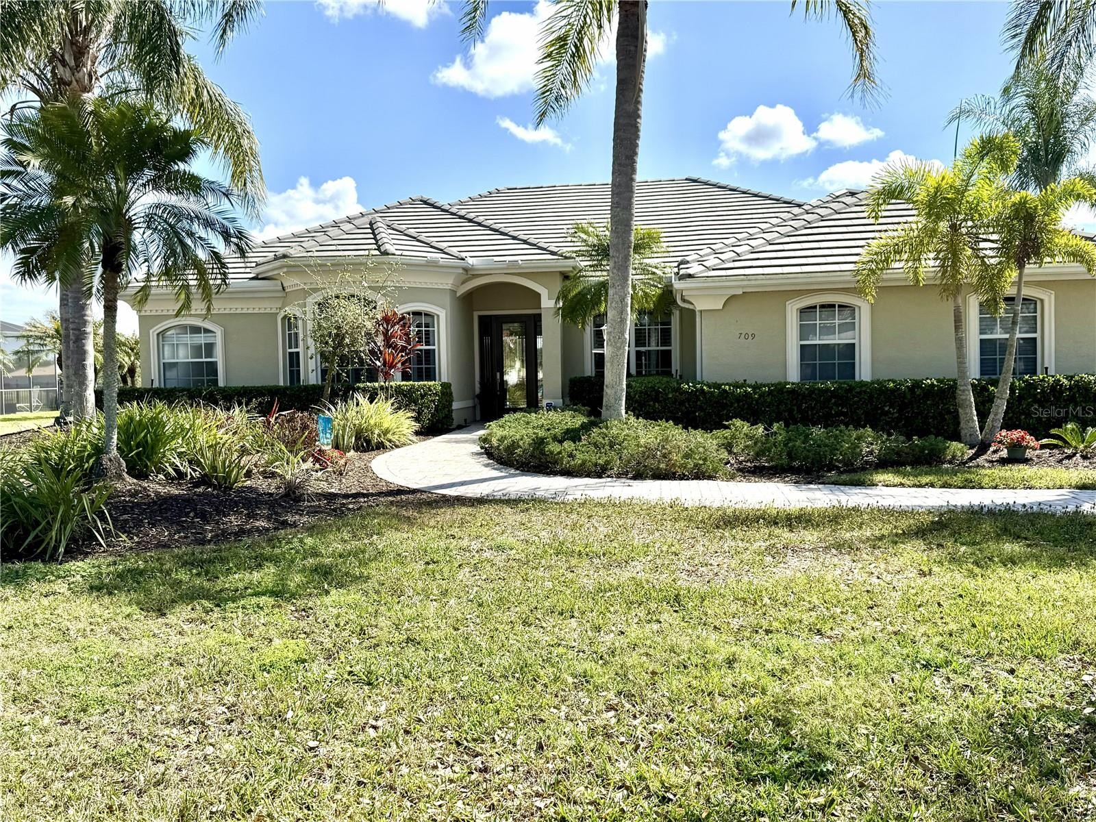 709 COUNTRY MEADOWS WAY