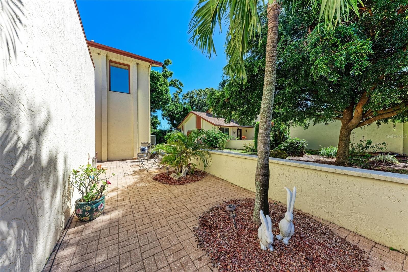 6207 COURTSIDE DR #23