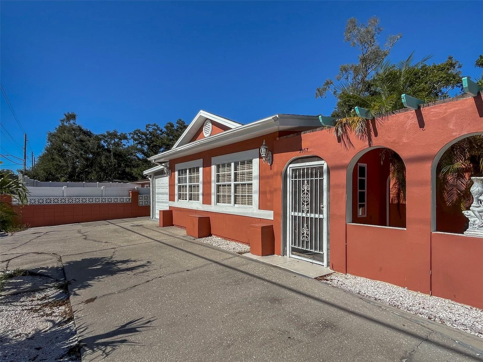 3957 PROCTOR RD