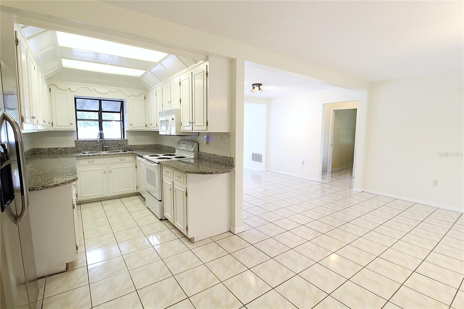 2516 E MILMAR DR
