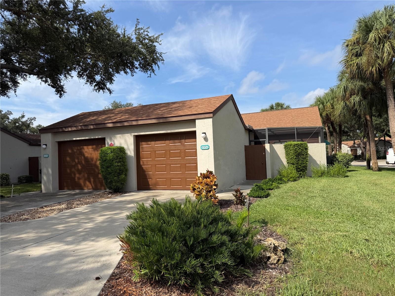 2904 OAK LN
