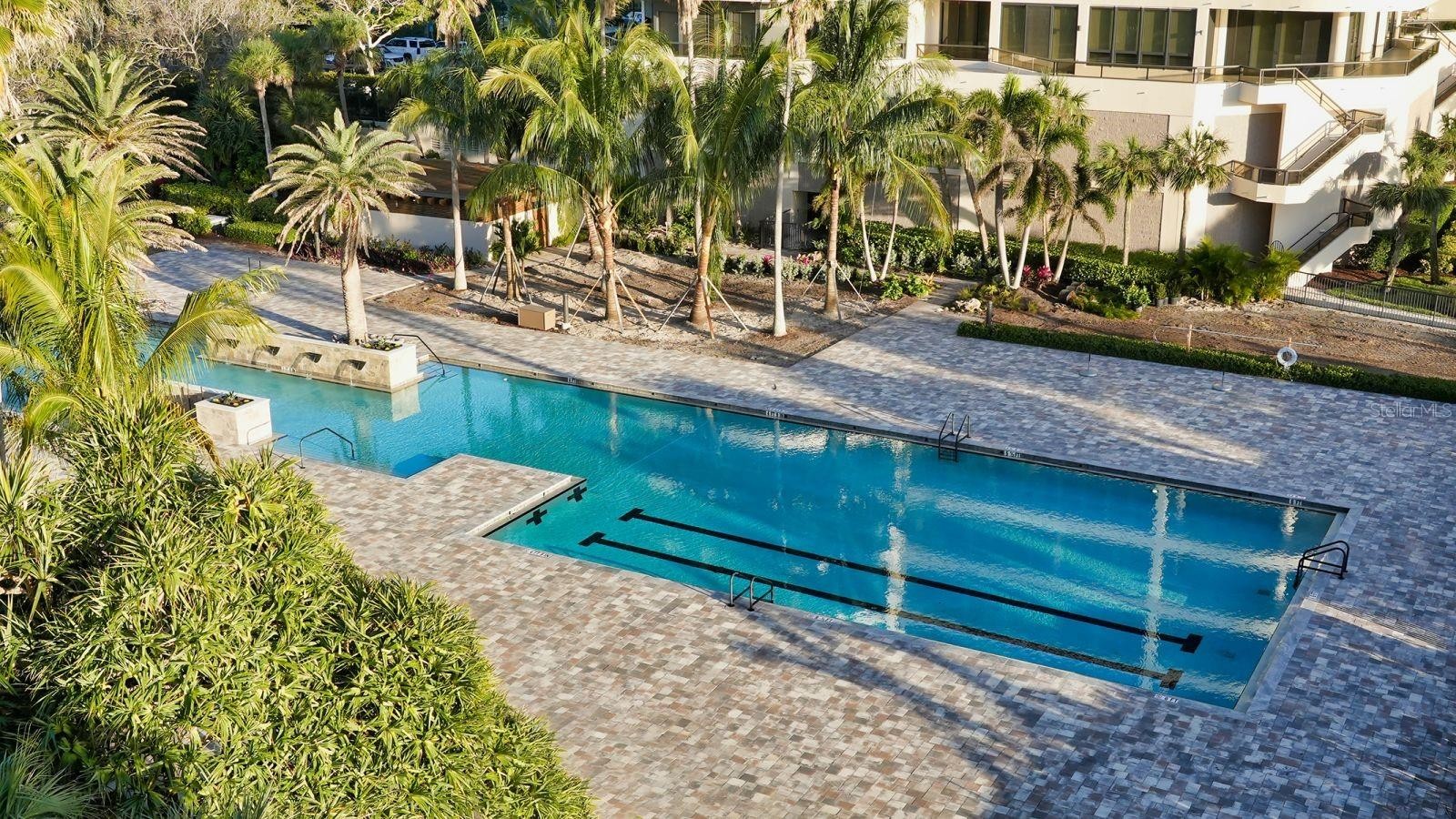 435 L AMBIANCE DR #J704