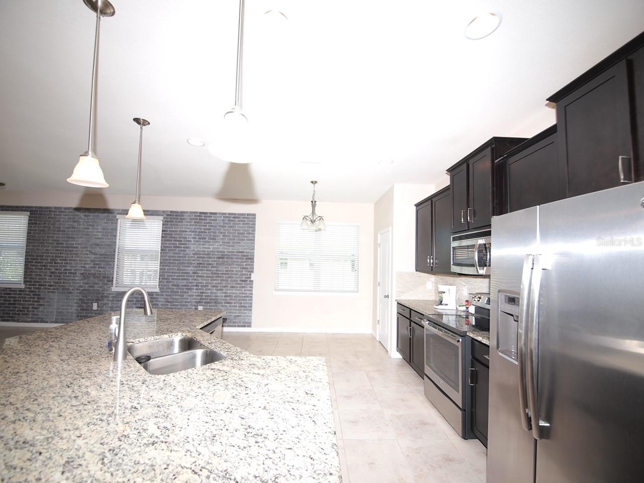 3125 ORIOLE DR #104