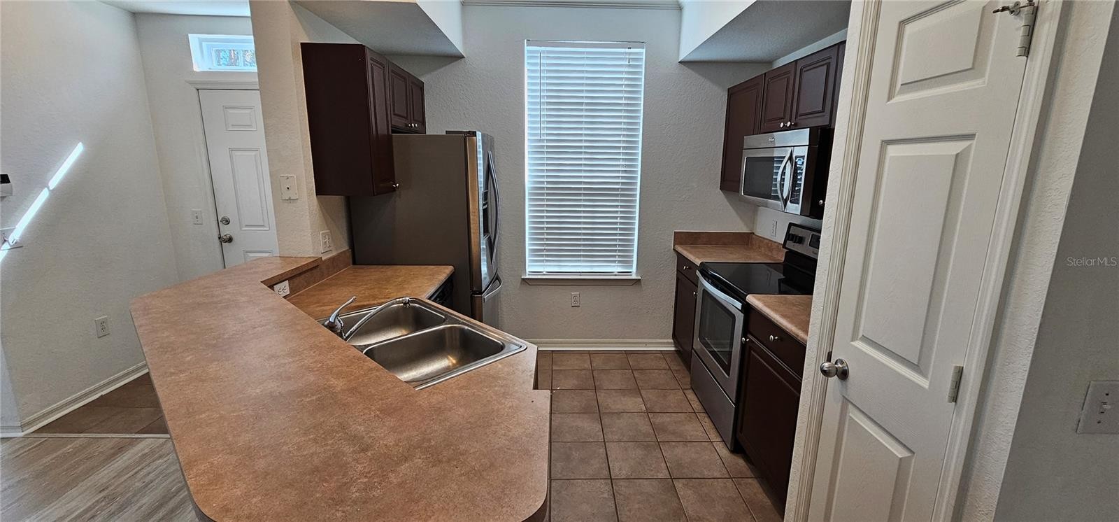 5581 ROSEHILL RD #104