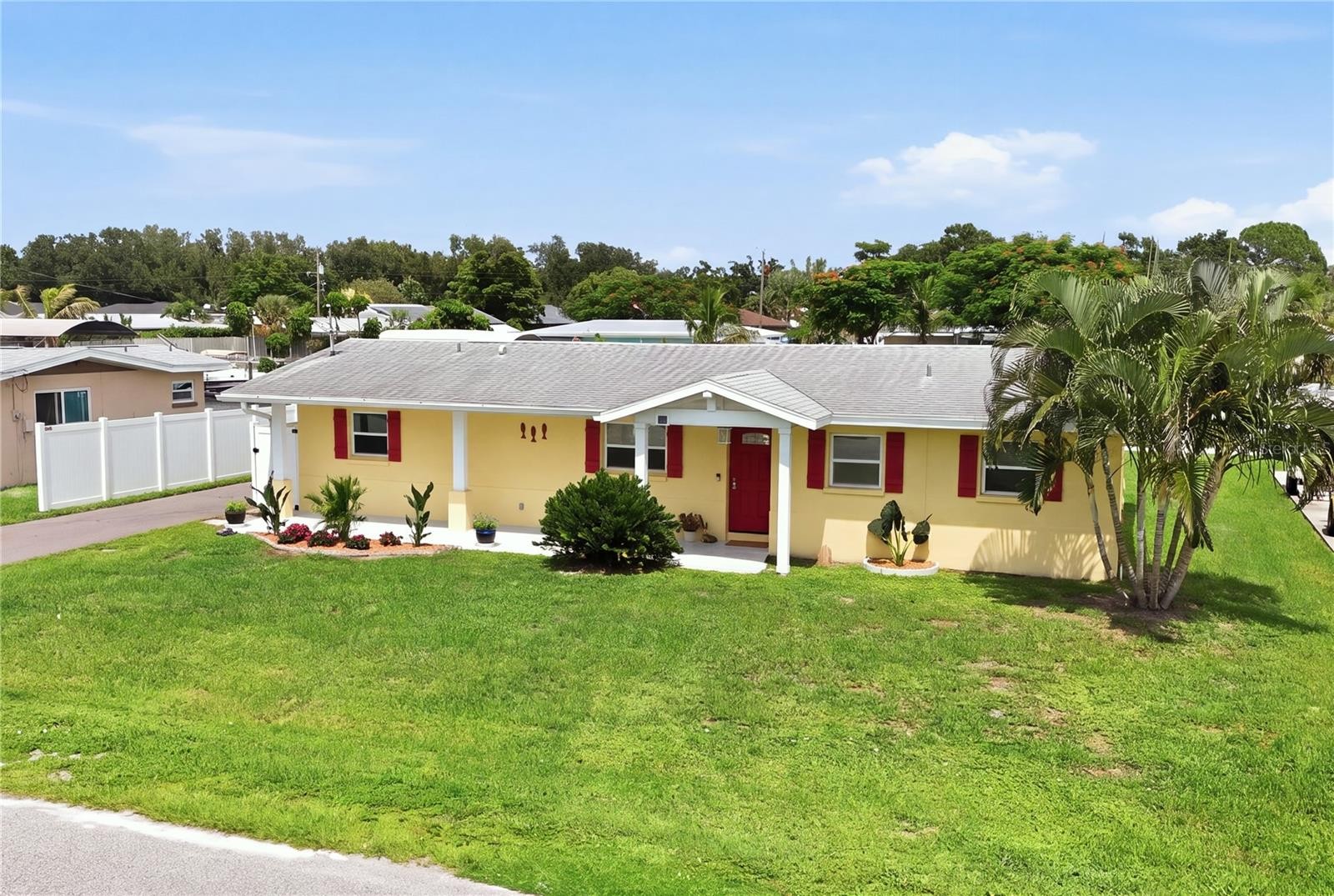 712 POINSETTIA AVE