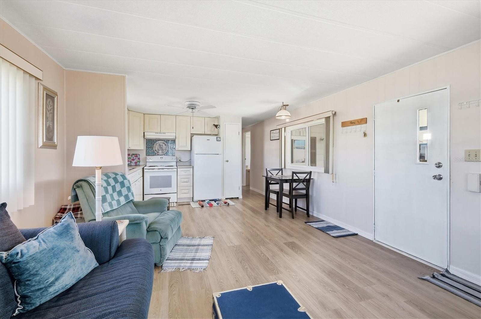 1532 47TH AVENUE DR E