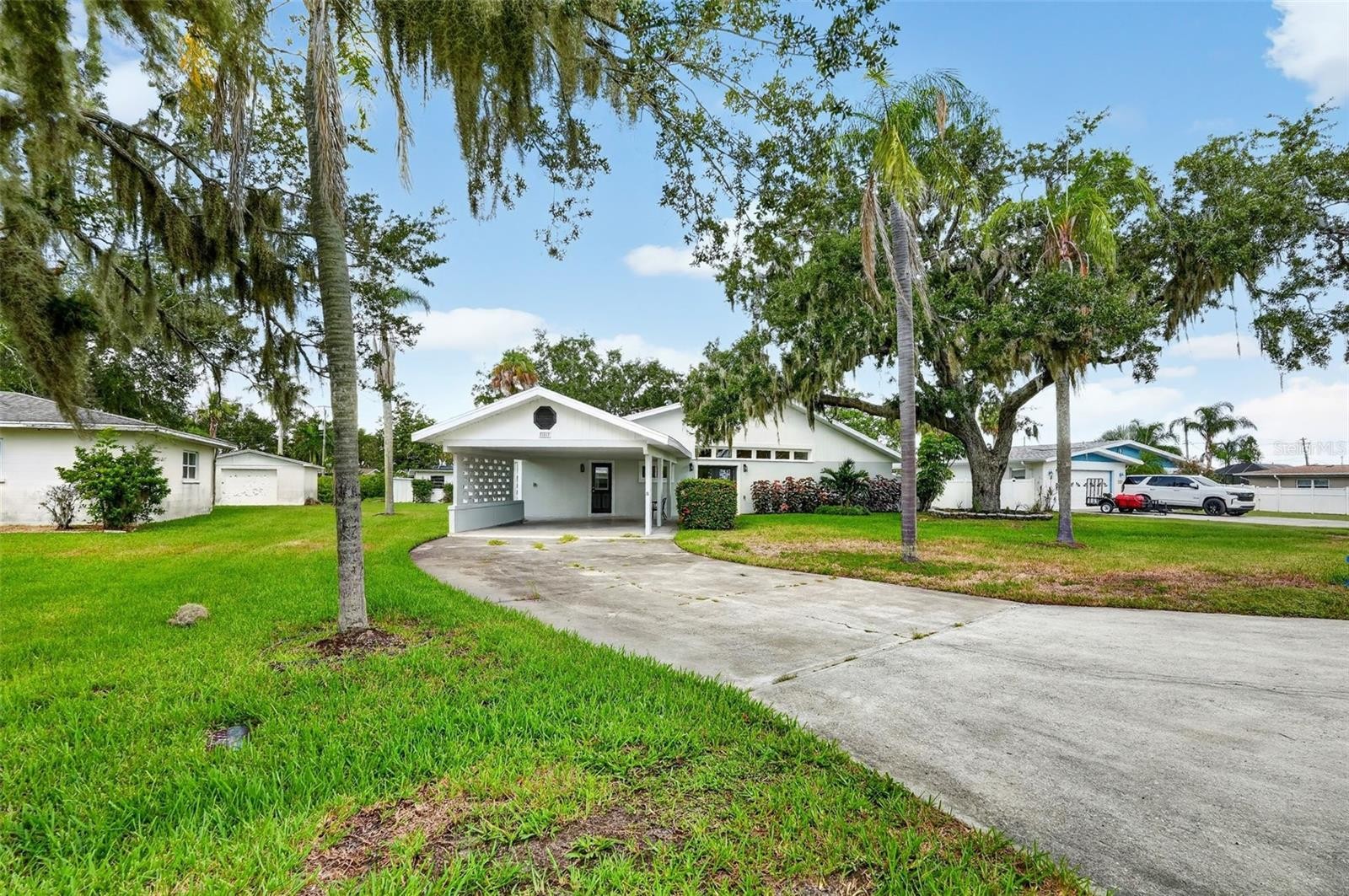 341 SHORE DR