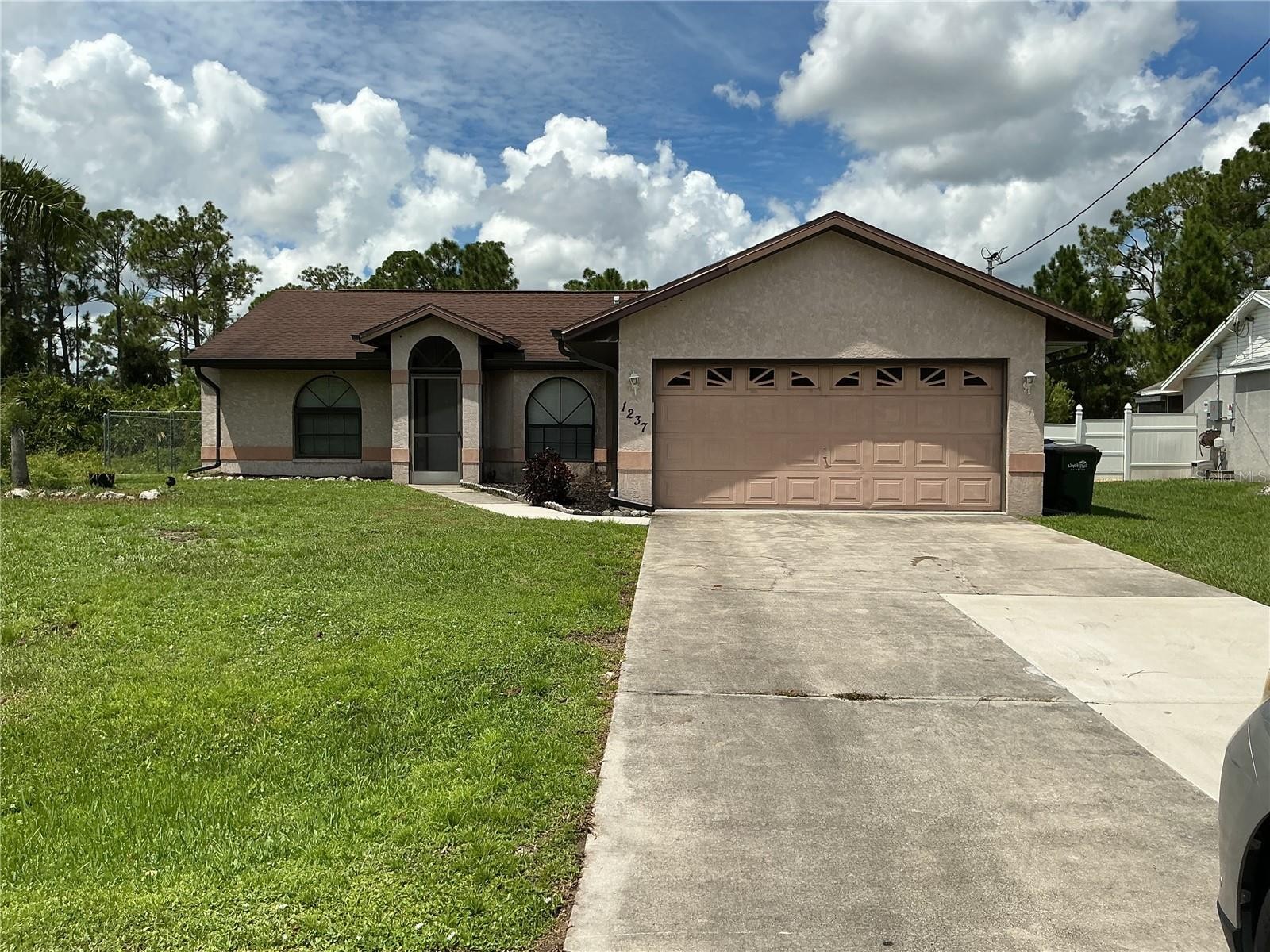 1237 N CRANBERRY BLVD