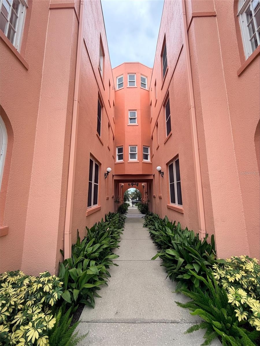 1221 N PALM AVE #204