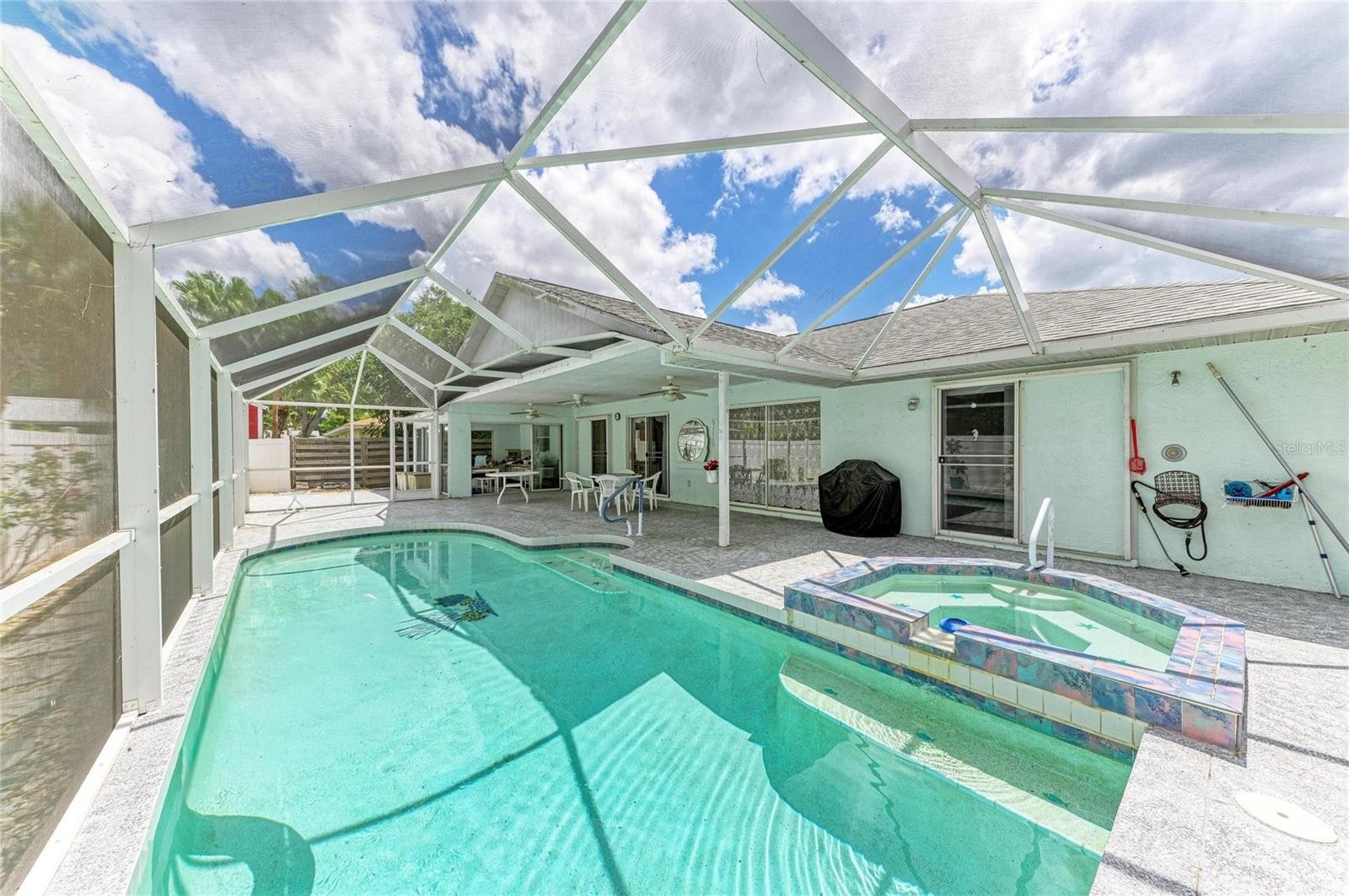 4916 32ND AVENUE DR W