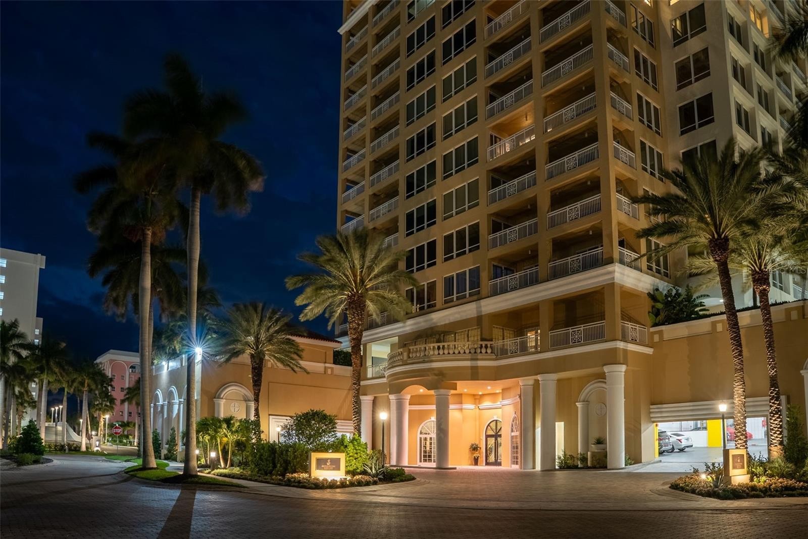 35 WATERGATE DR #1104