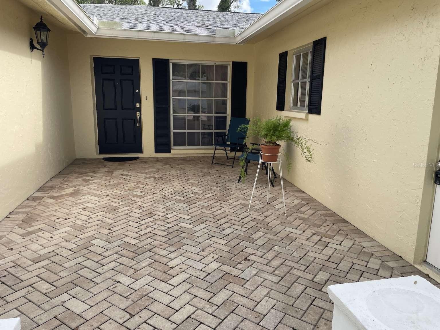 5624 PALM AIRE DR #V105
