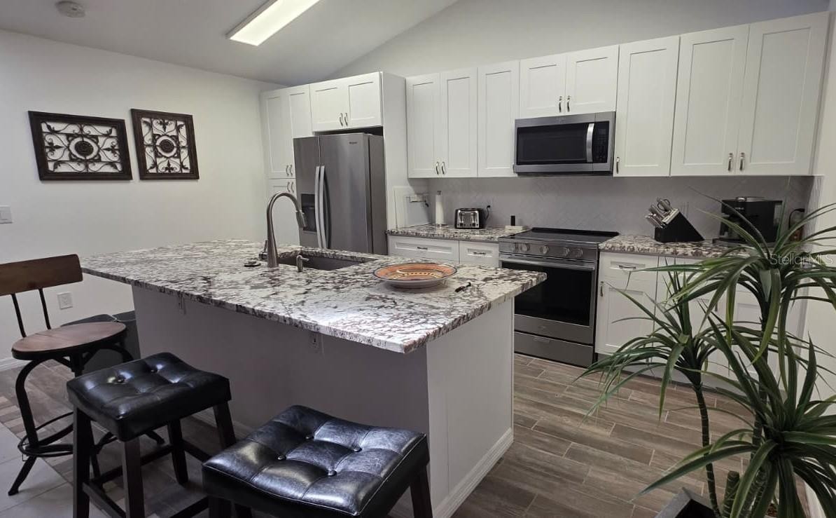 1213 BENEDICT CT