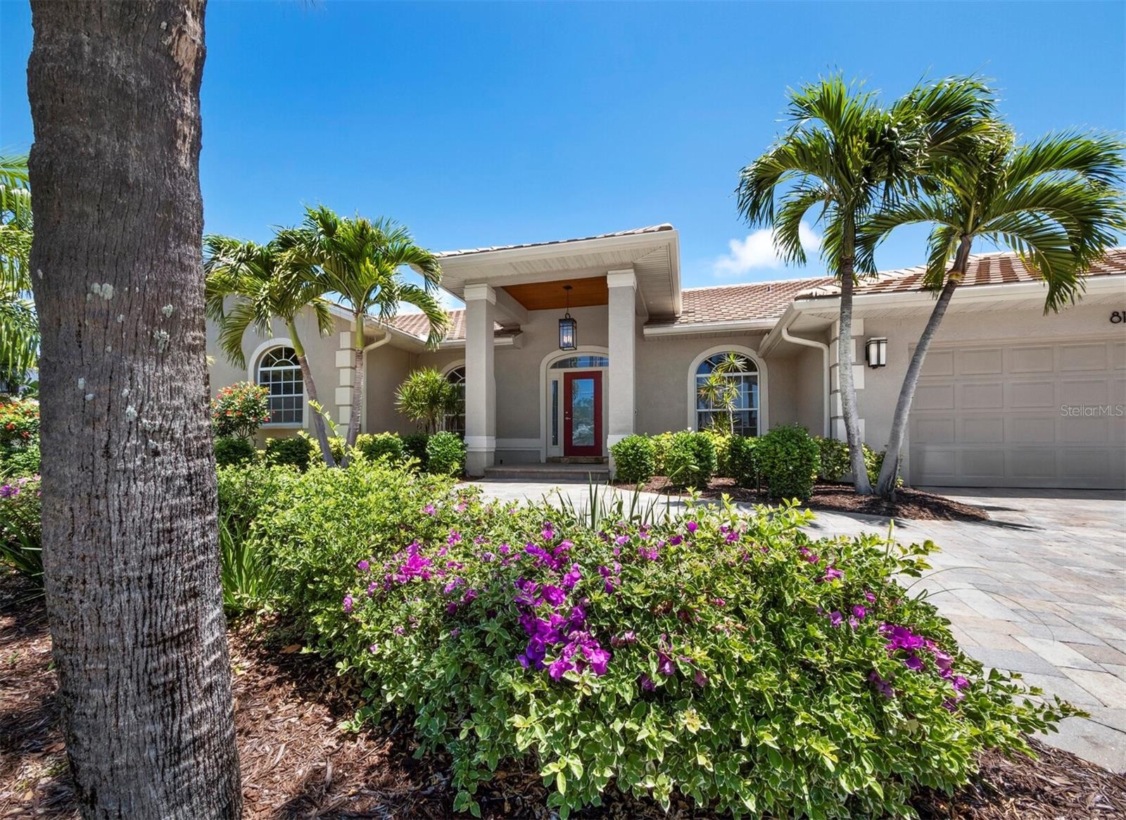 819 PARADISE WAY