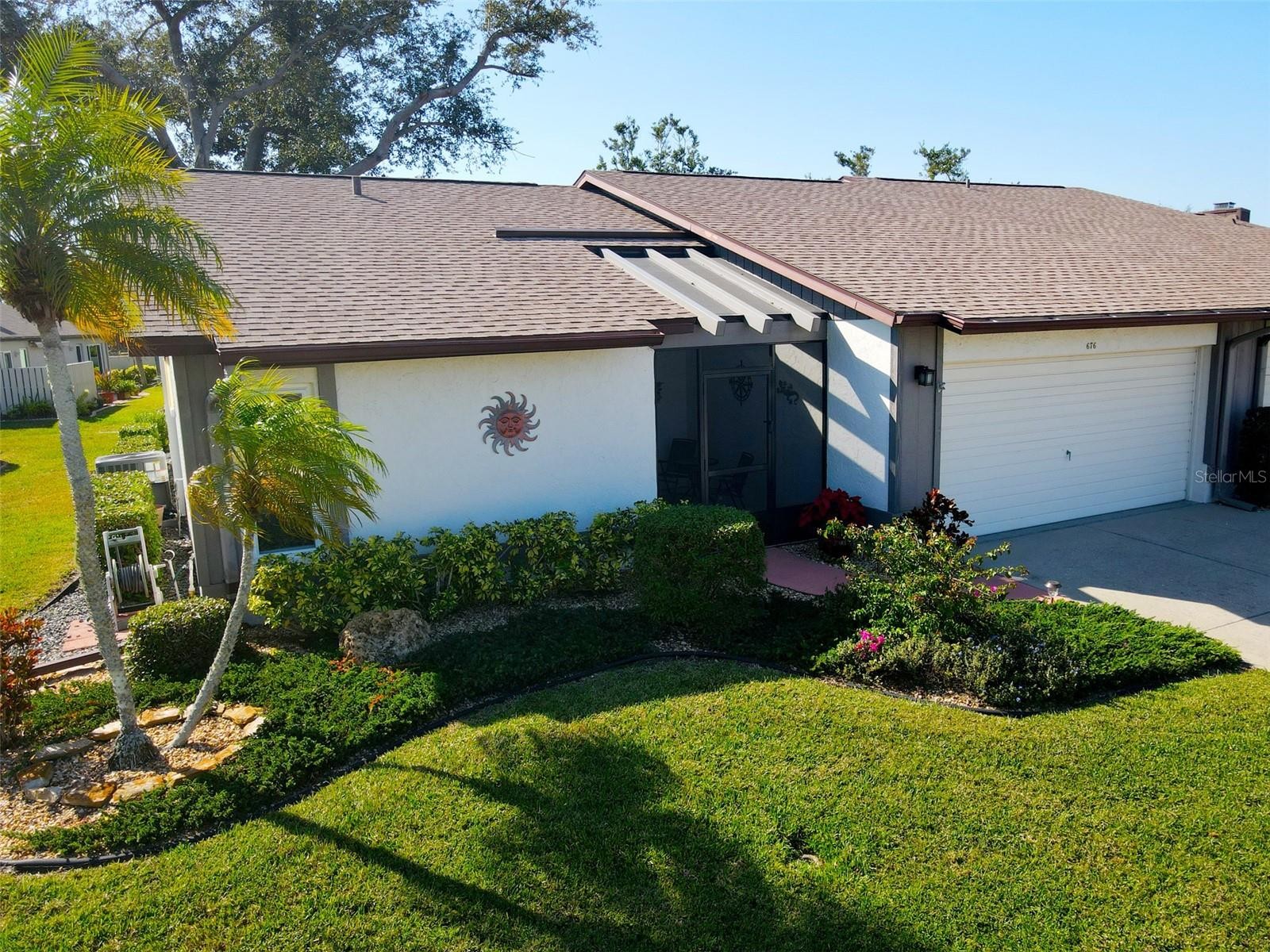 676 LINDEN DR