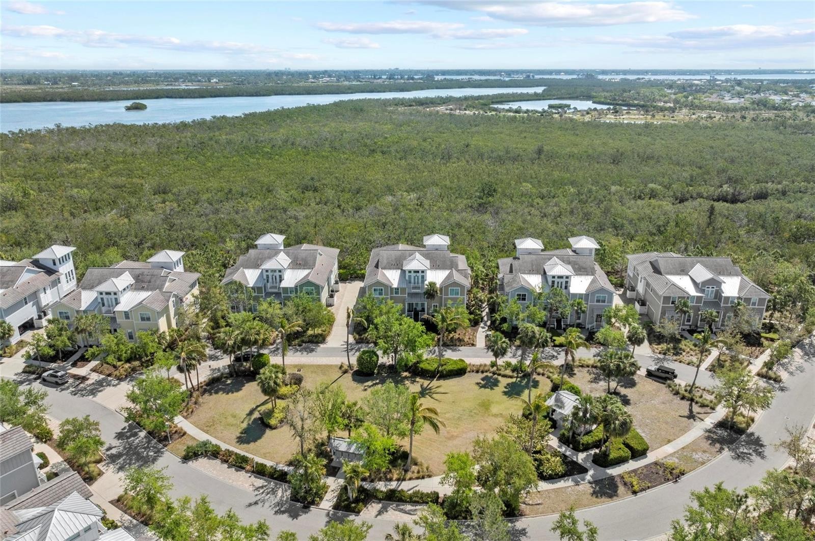 275 SAPPHIRE LAKE DR #101