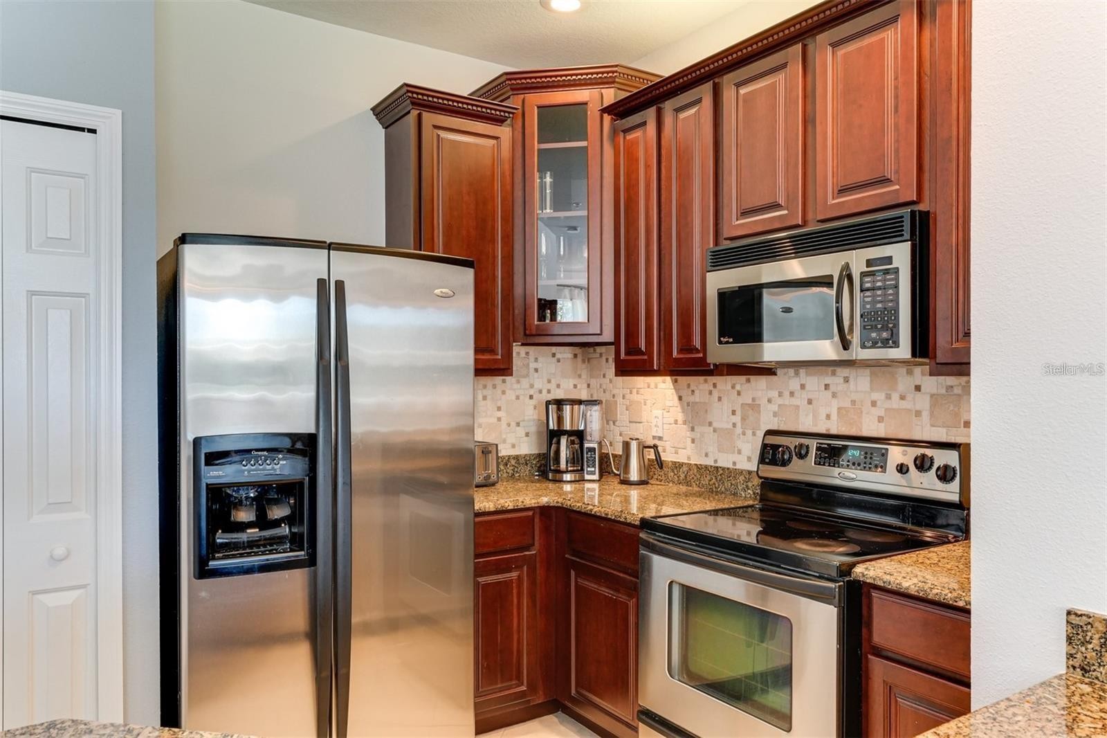 3450 PARKRIDGE CIR #204