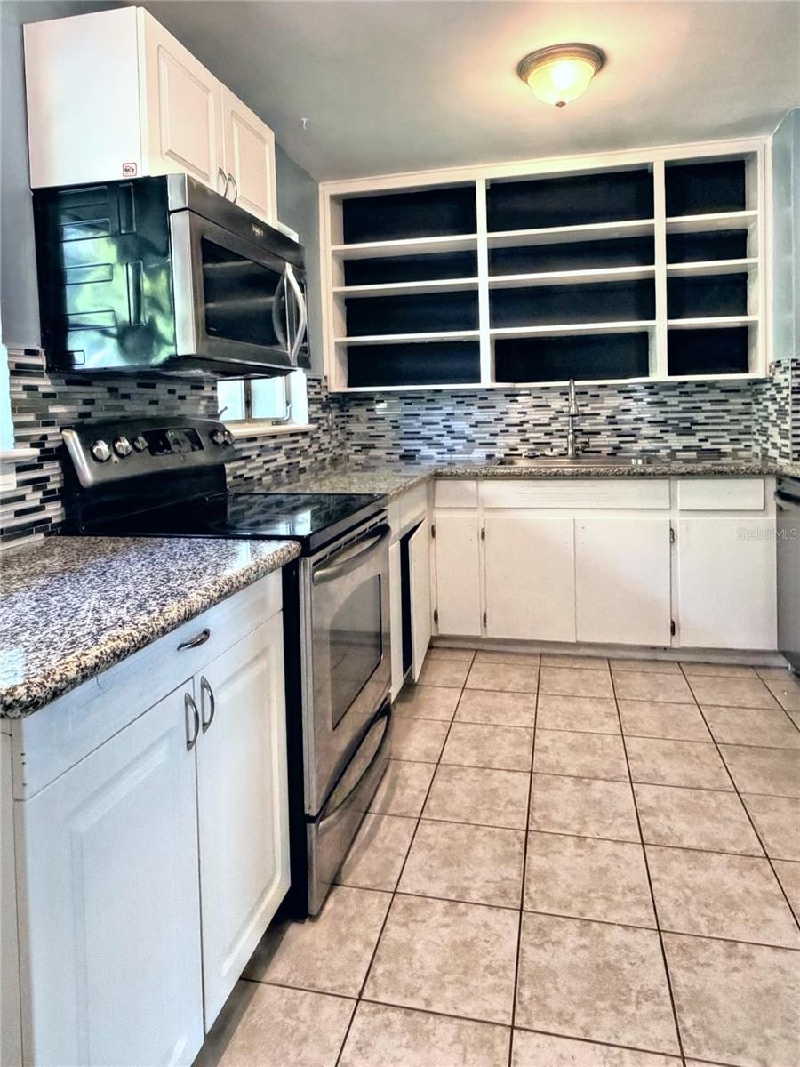566 S PELICAN DR