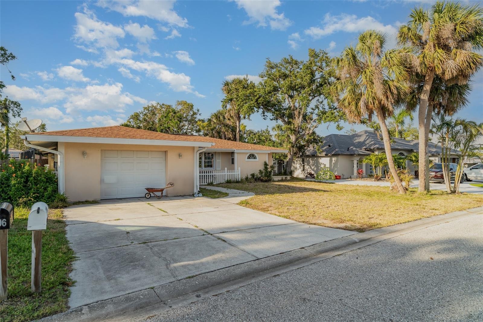 504 CASAS BONITAS DR