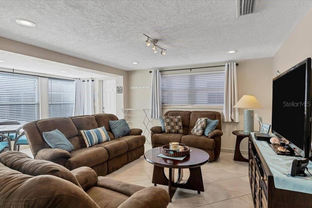 6154 MIDNIGHT PASS RD #C09