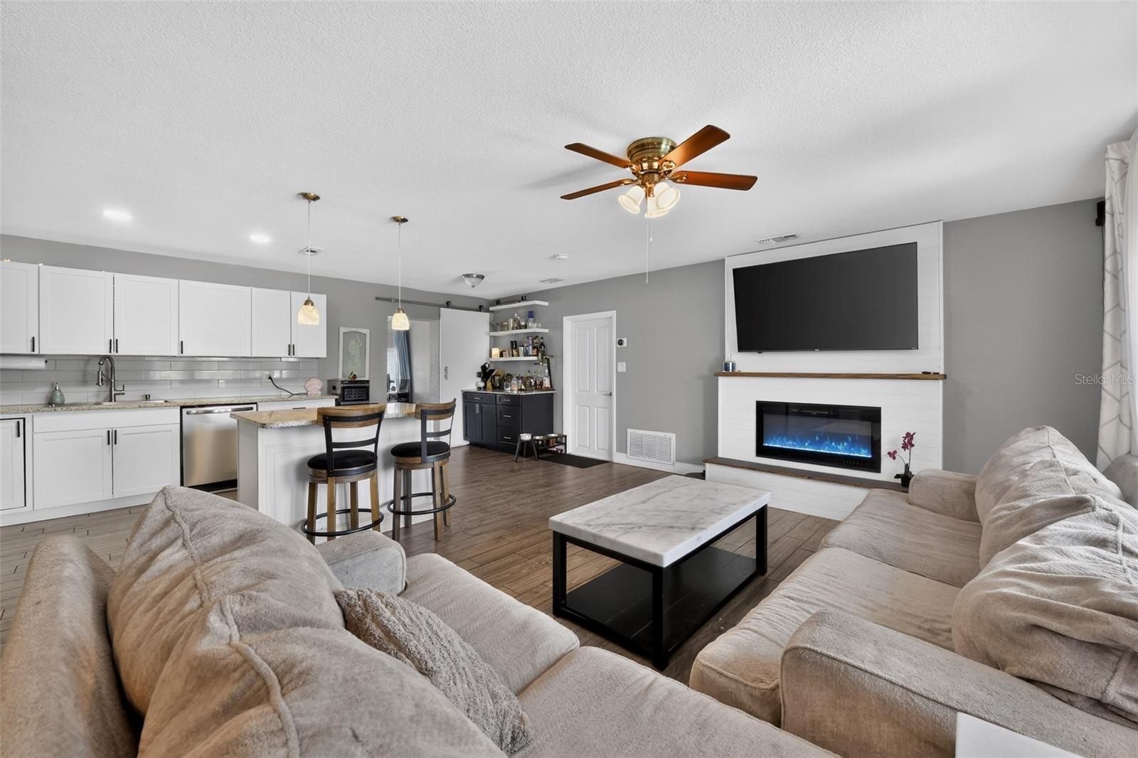 2815 SOUTHERN PKWY W