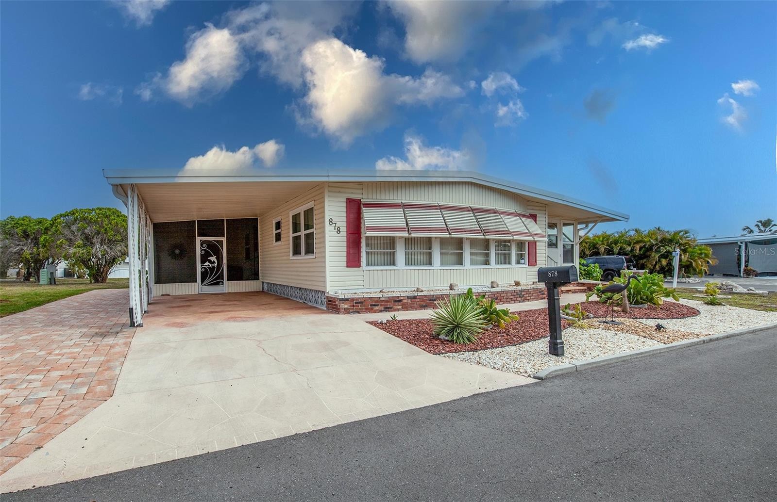 878 JOLANDA CIR