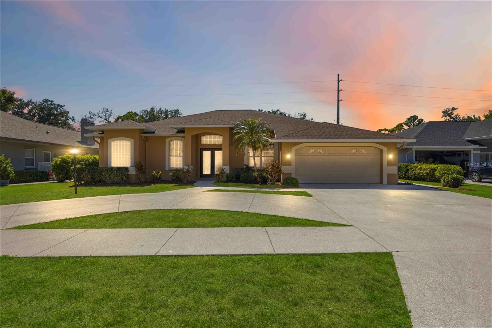 562 OAK BAY DR