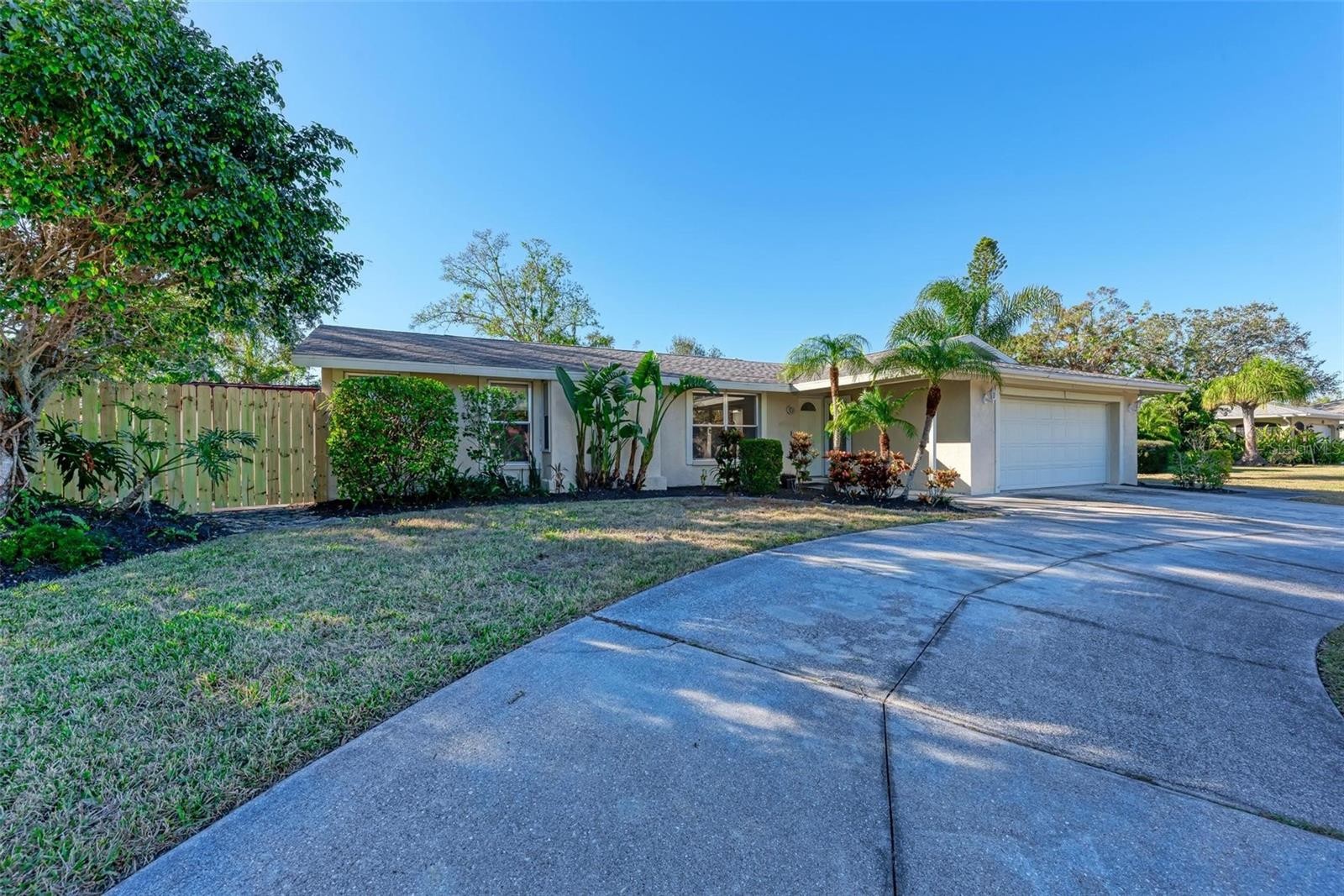 8004 ESTATES DR