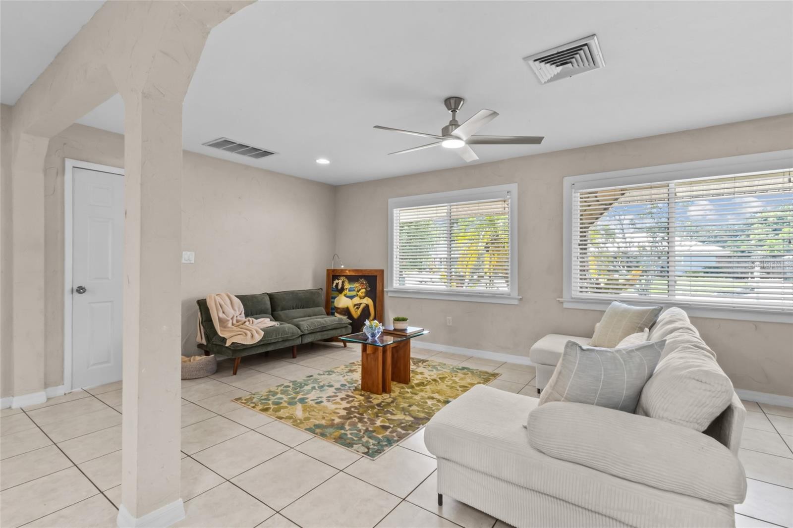 2520 E MILMAR DR