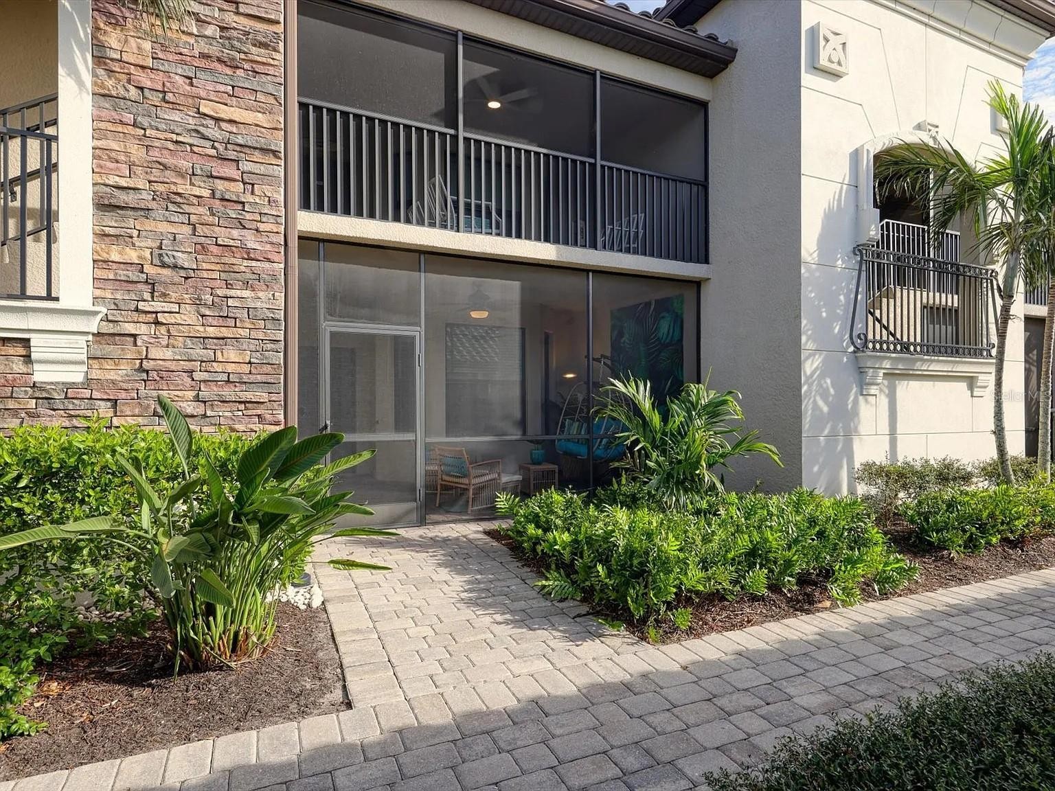 5558 PALMER CIR #101
