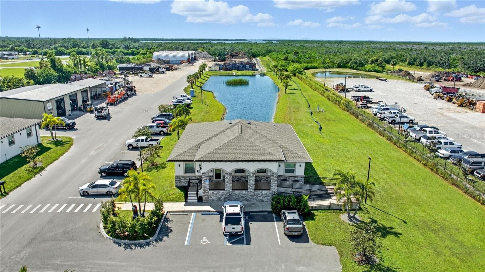 10305 US HIGHWAY 41 N