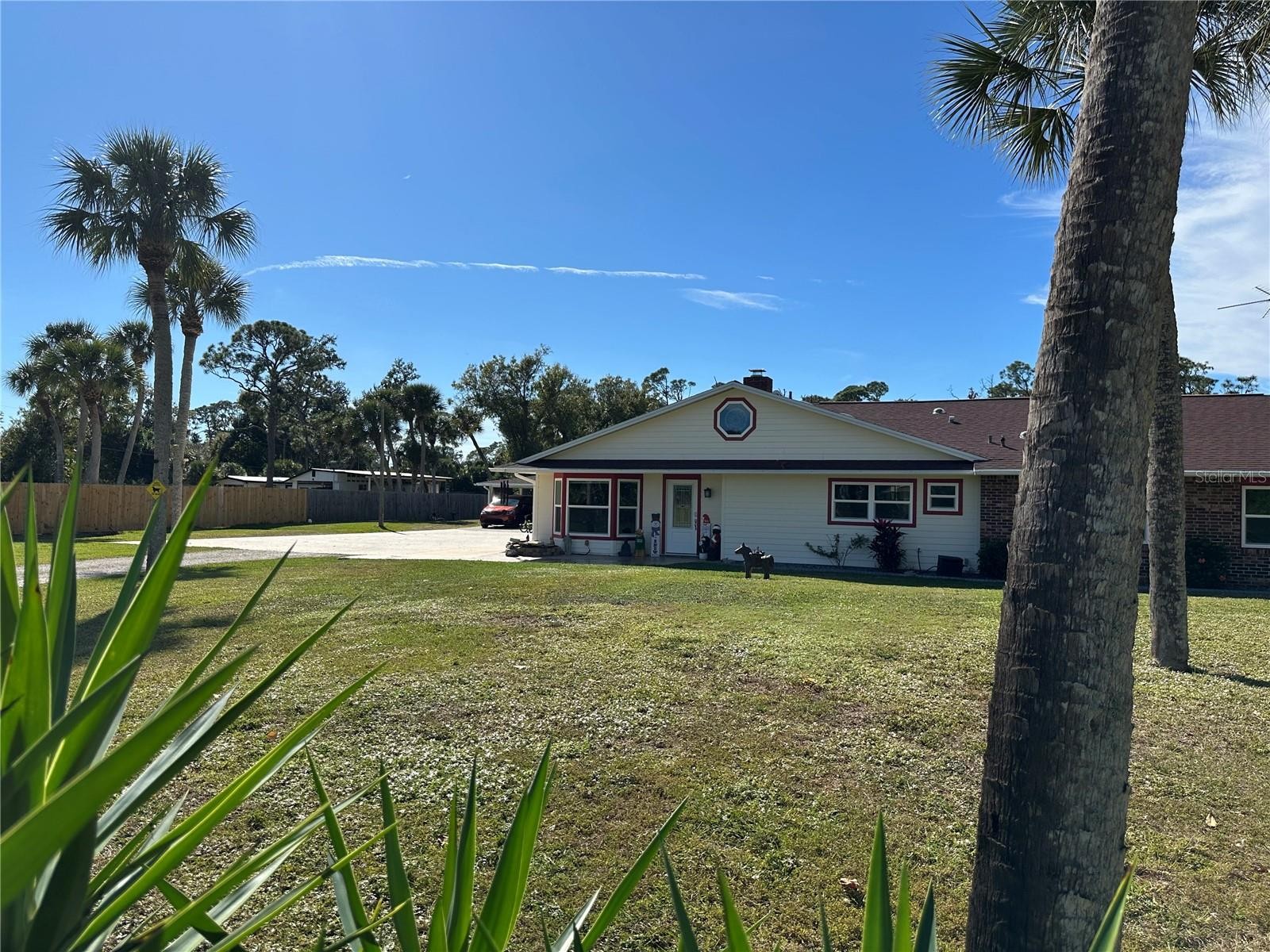 1181 LARCHMONT DR