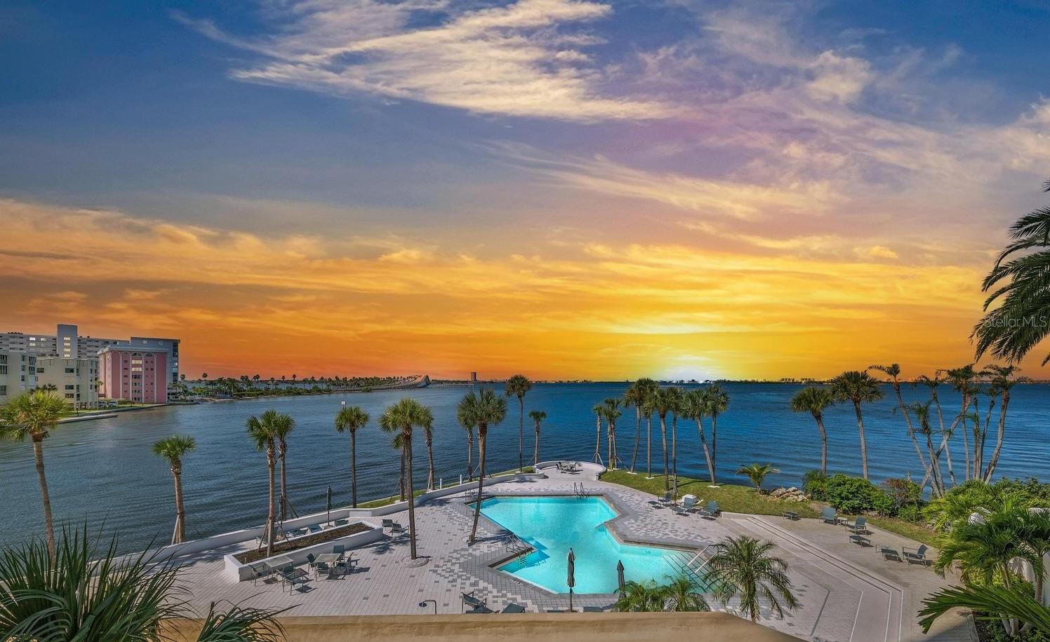 888 BLVD OF THE ARTS #303