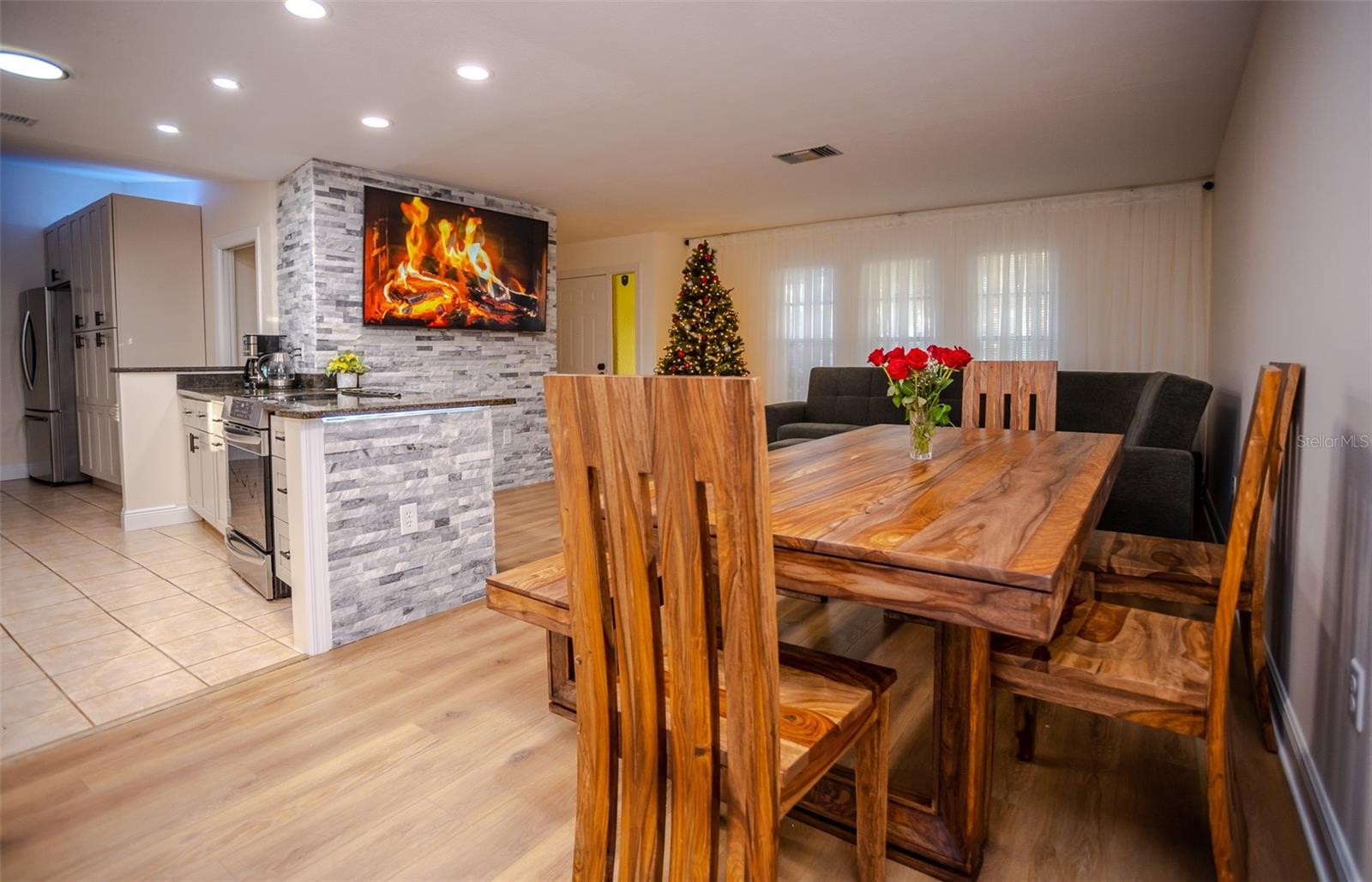 2719 FOREST KNOLL DR