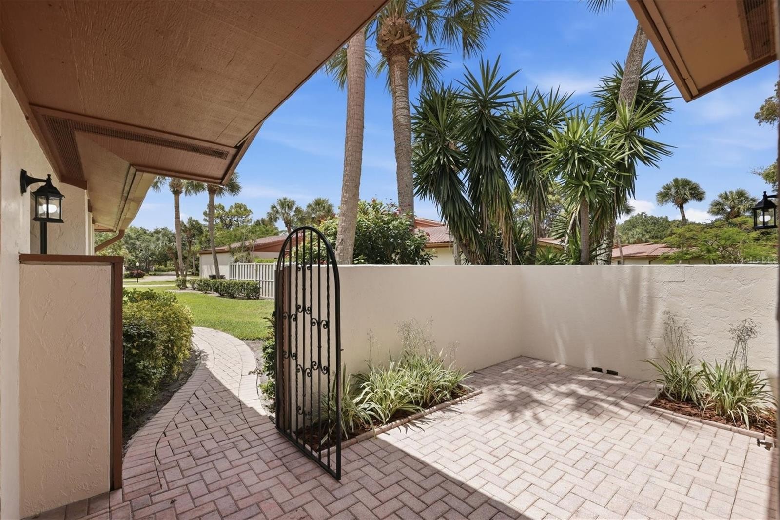 6403 PELICAN DR