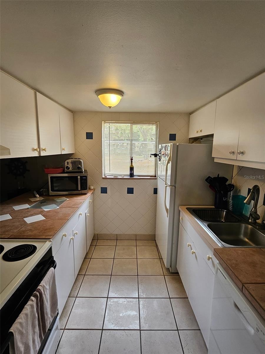 2613 PINE LAKE TER #B