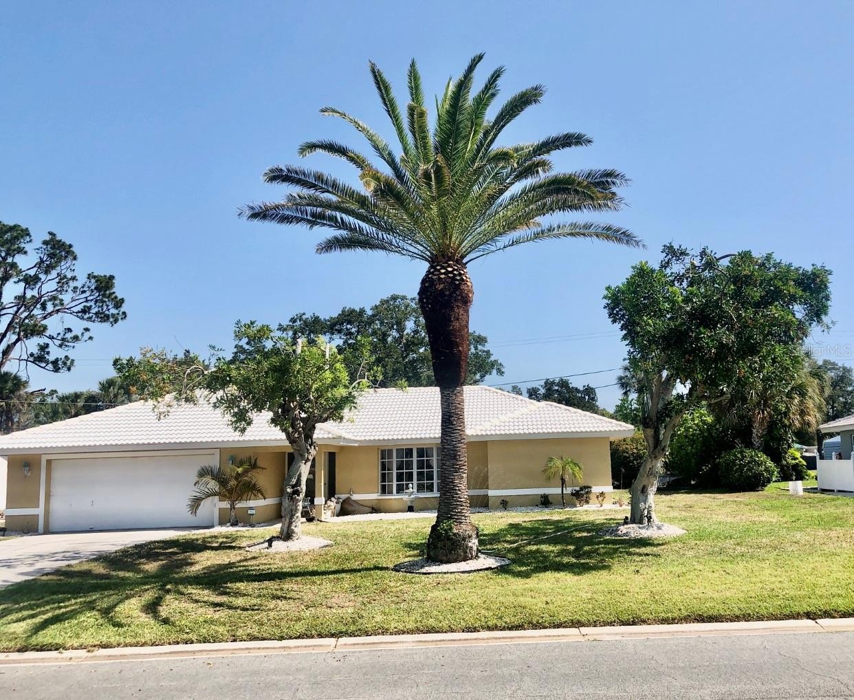 201 CHARDIN DR