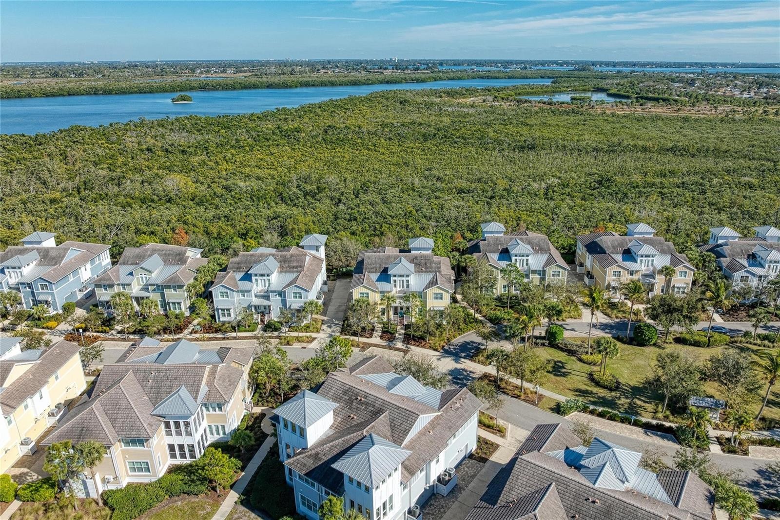 267 SAPPHIRE LAKE DR #202