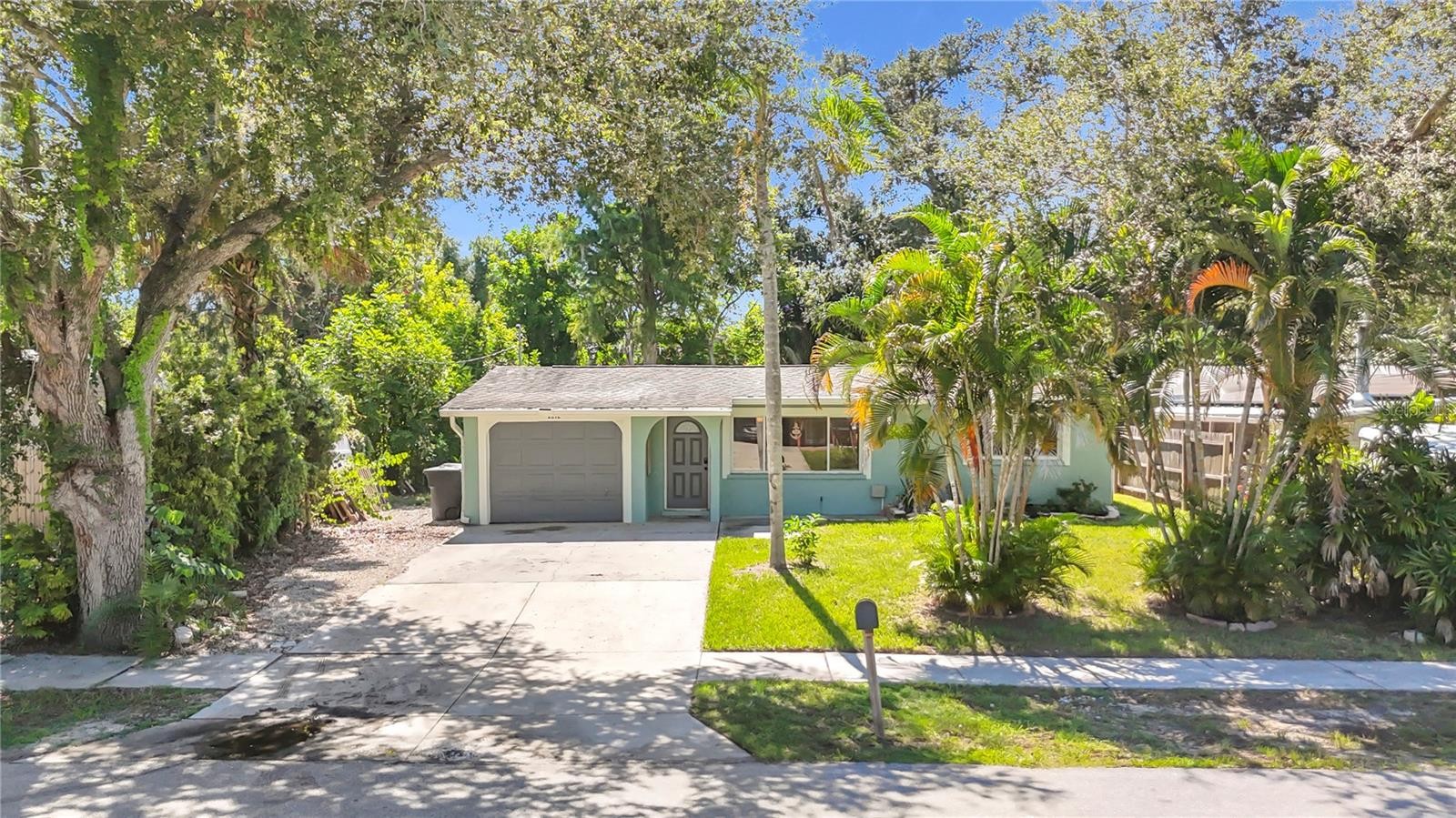 2212 VINSON AVE
